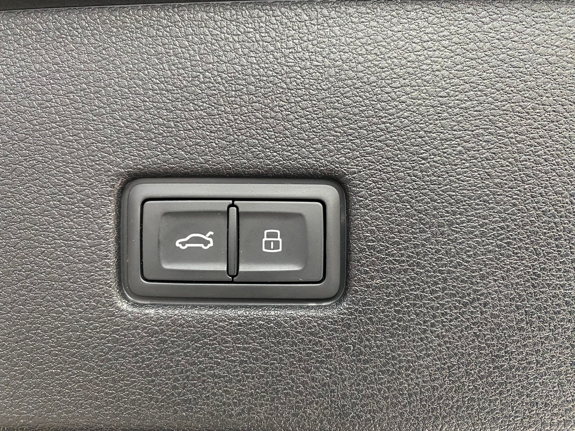 AUDI Q8 60 TFSI e quattro PHEV tiptronic-image-12