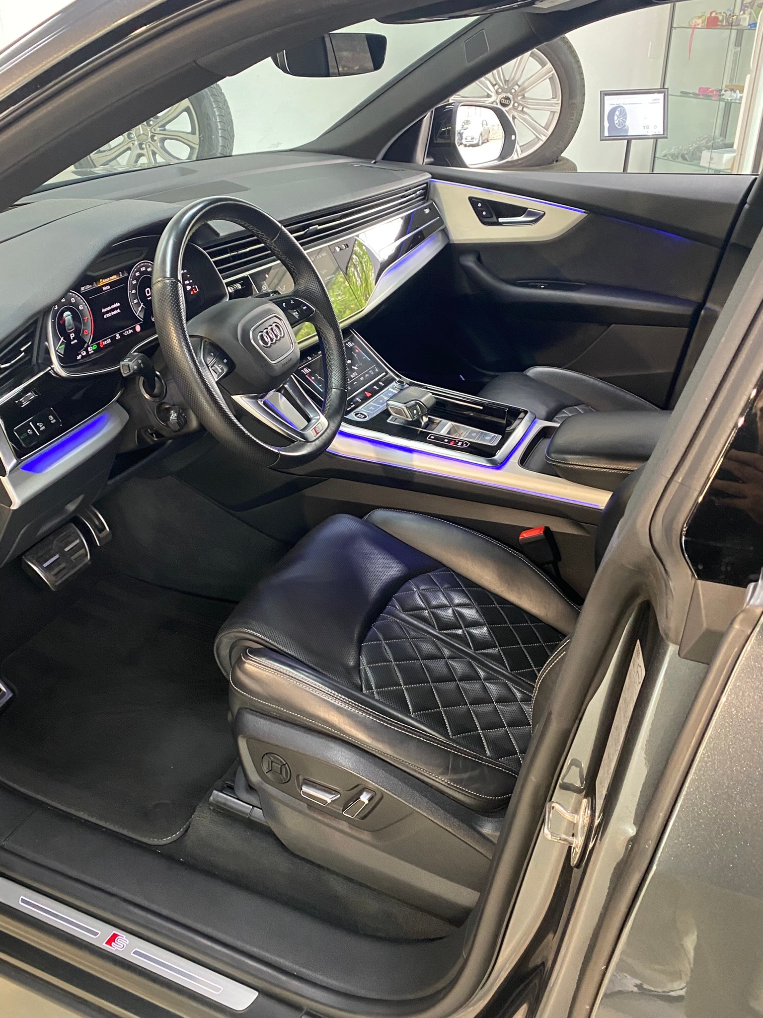 AUDI Q8 60 TFSI e quattro PHEV tiptronic-image-16