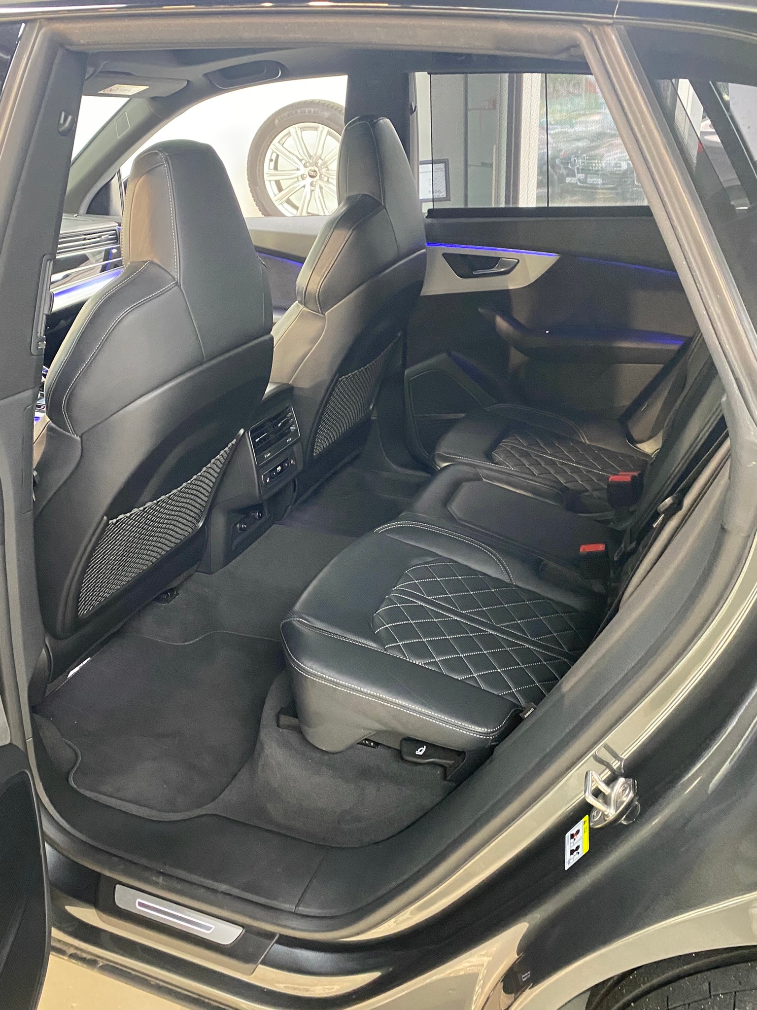AUDI Q8 60 TFSI e quattro PHEV tiptronic-image-29