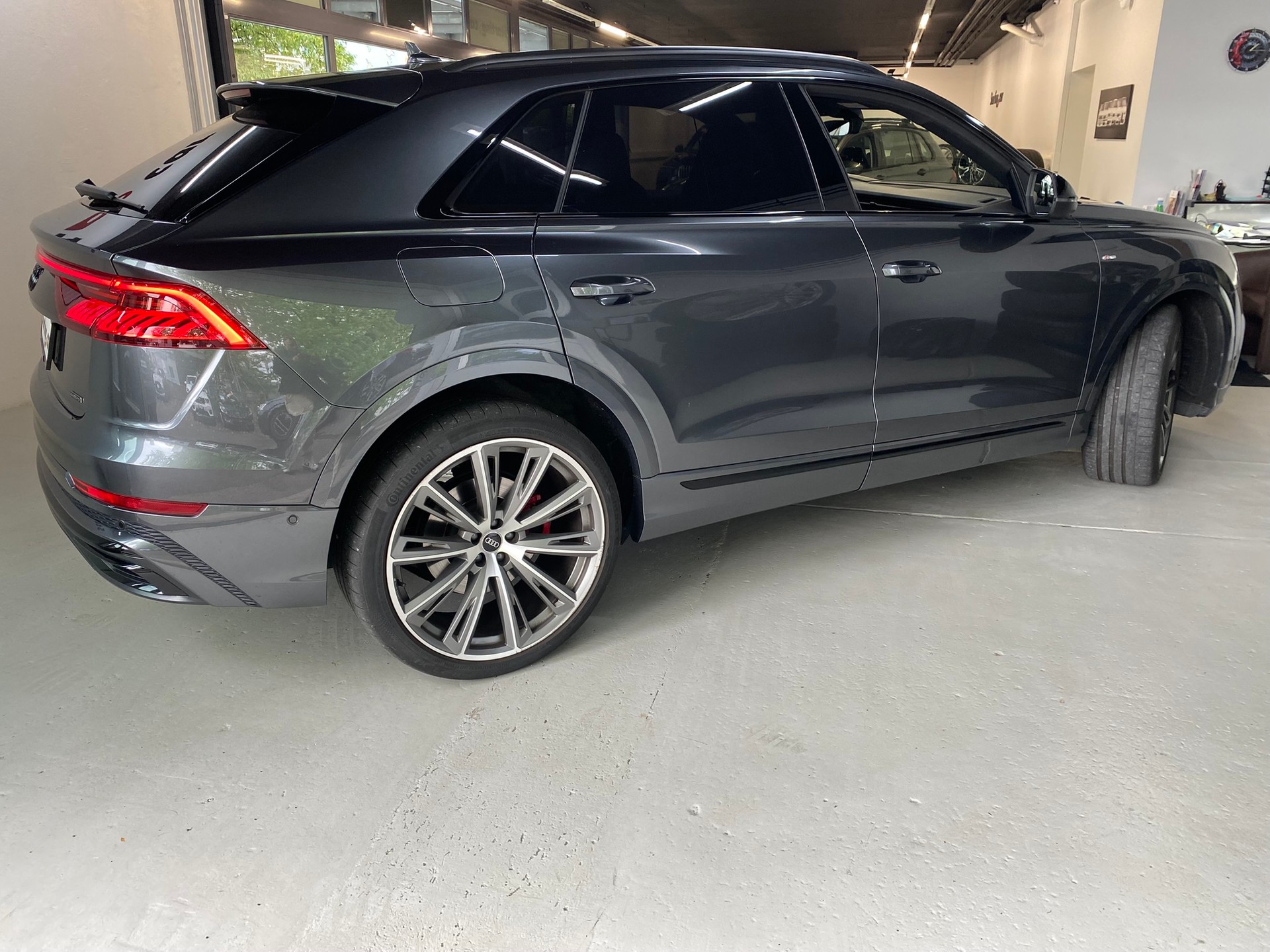 AUDI Q8 60 TFSI e quattro PHEV tiptronic-image-5