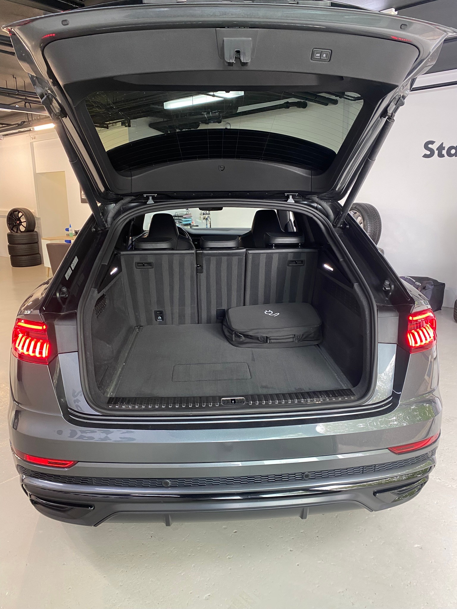 AUDI Q8 60 TFSI e quattro PHEV tiptronic-image-13