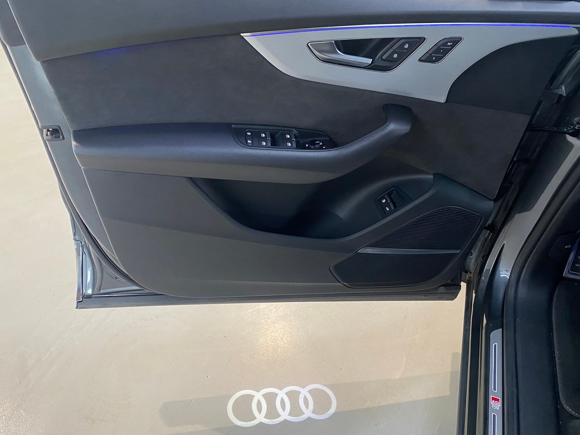 AUDI Q8 60 TFSI e quattro PHEV tiptronic-image-14