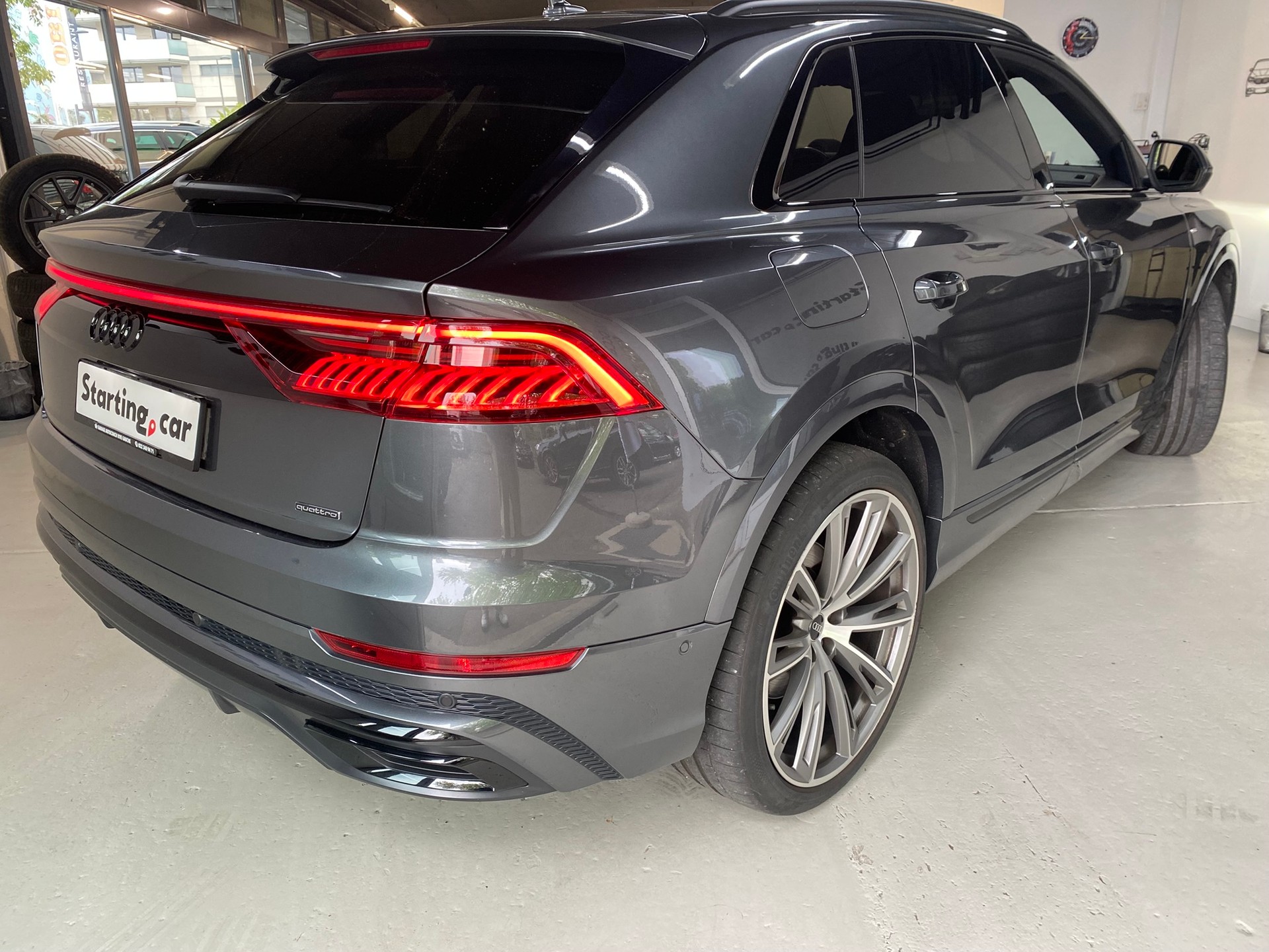 AUDI Q8 60 TFSI e quattro PHEV tiptronic-image-9
