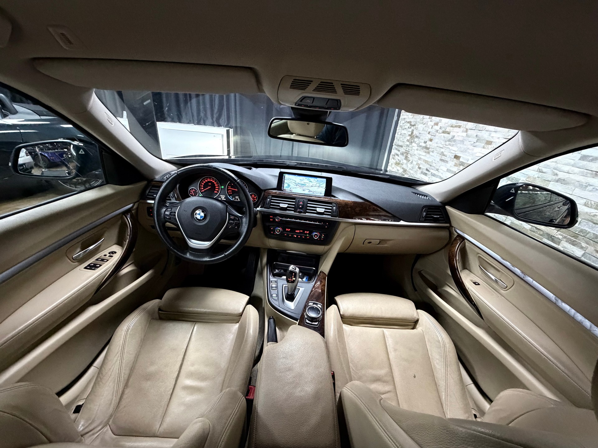 BMW 328i GT xDrive Luxury Line Steptronic-image-23