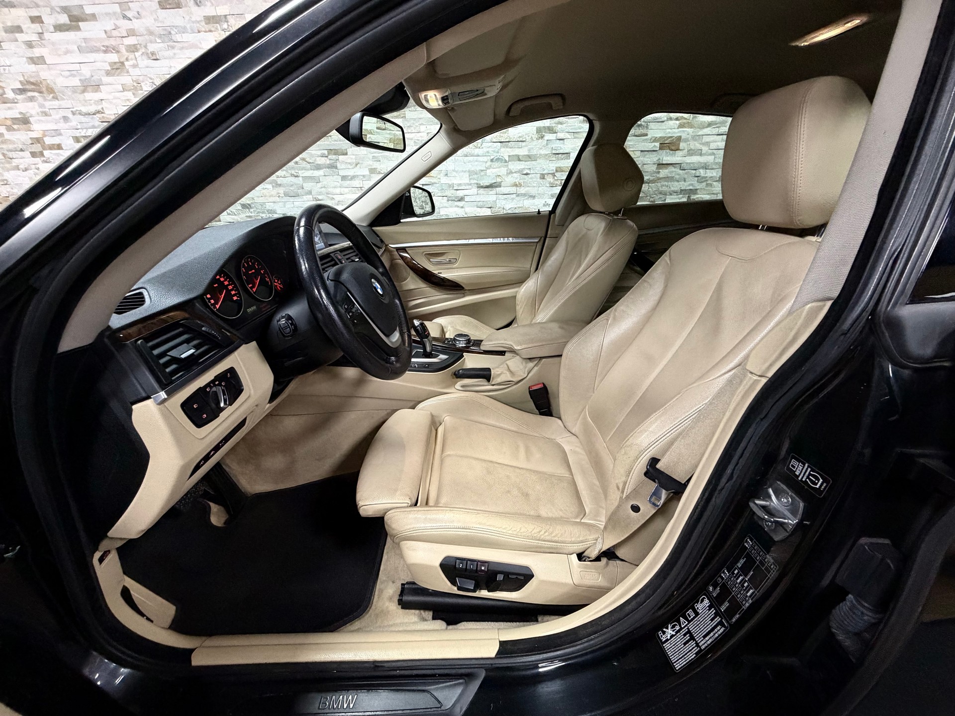 BMW 328i GT xDrive Luxury Line Steptronic-image-14