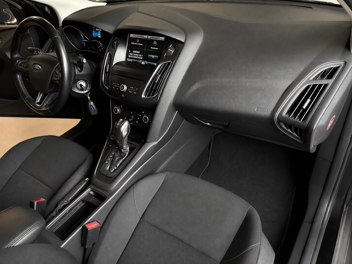 FORD Focus 1.5 TDCi Business PowerShift-image-10
