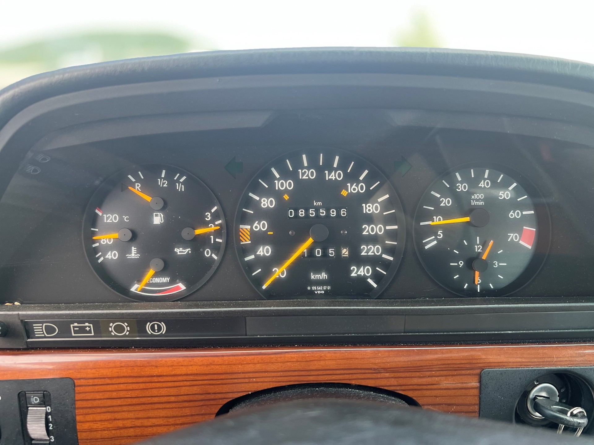 MERCEDES-BENZ 280 SE-image-9
