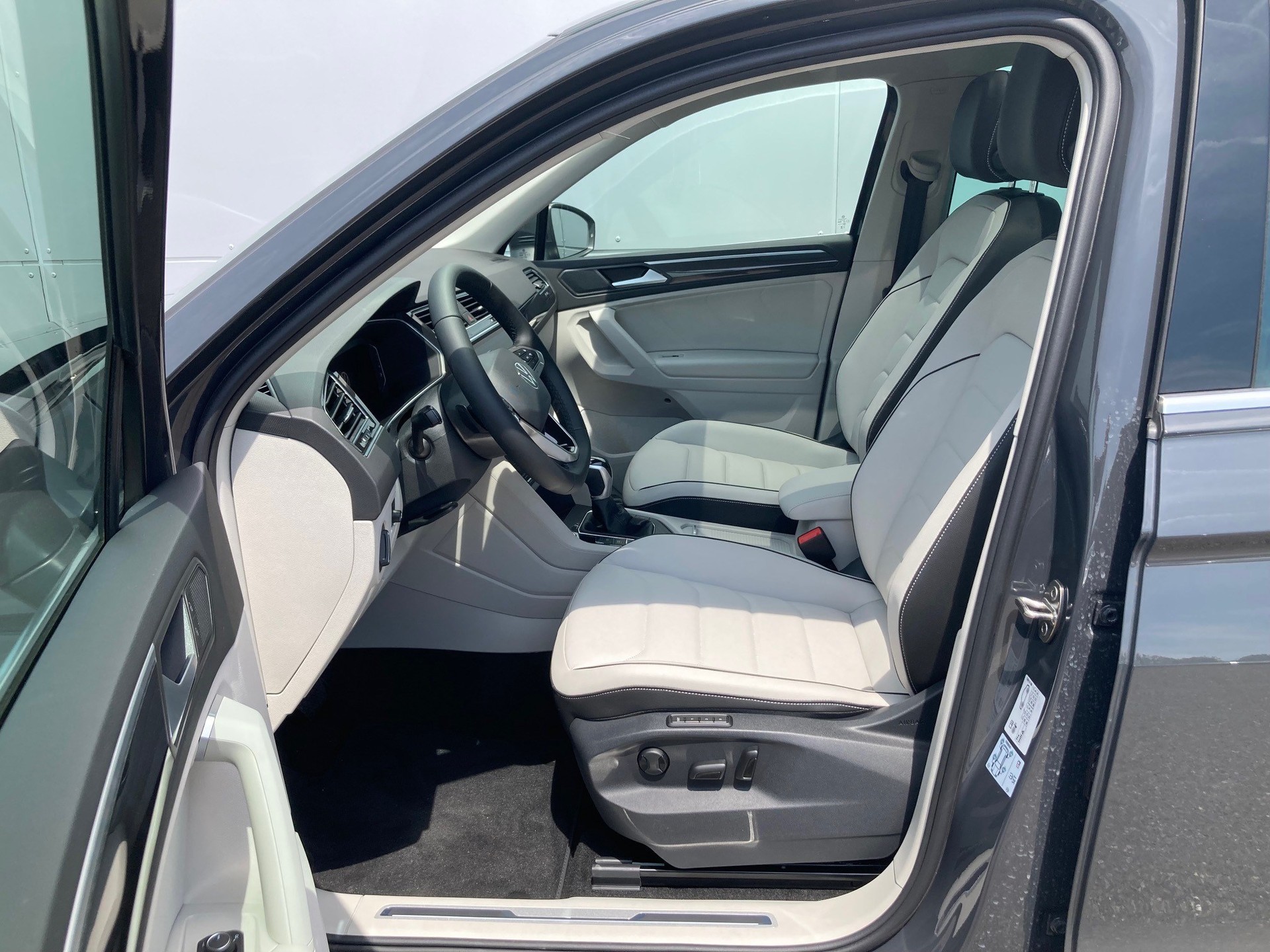 VW TIGUAN Benzin / Plug In-Hybrid-image-7