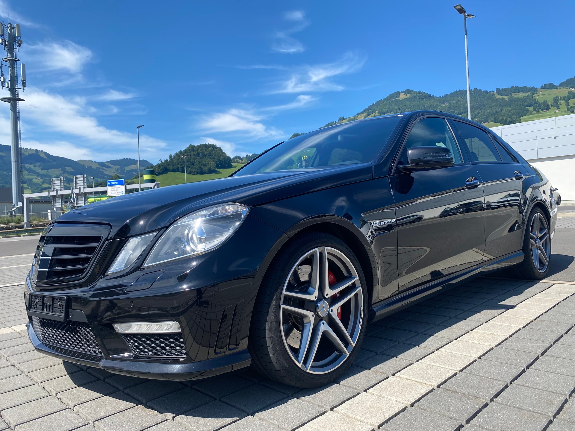MERCEDES-BENZ E 63 AMG CGI 7G-Tronic-image-1