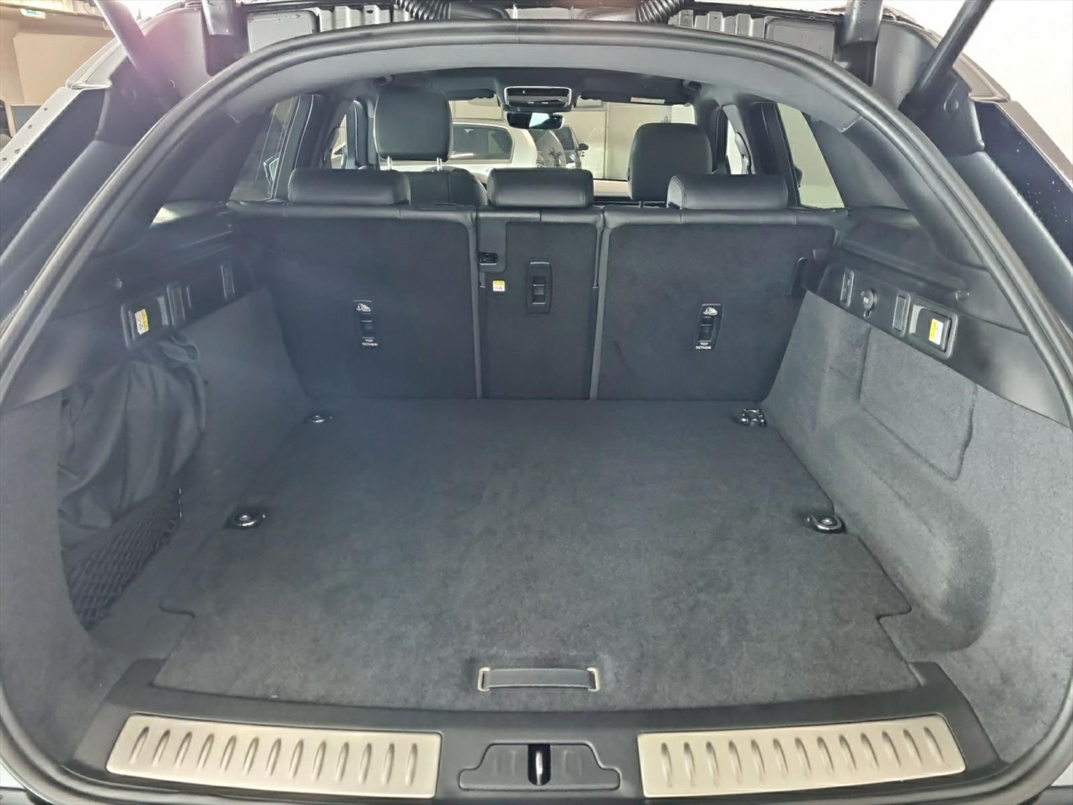 LAND ROVER Range Rover Velar P400 Dynamic SE I4 AWD Facelift-image-8