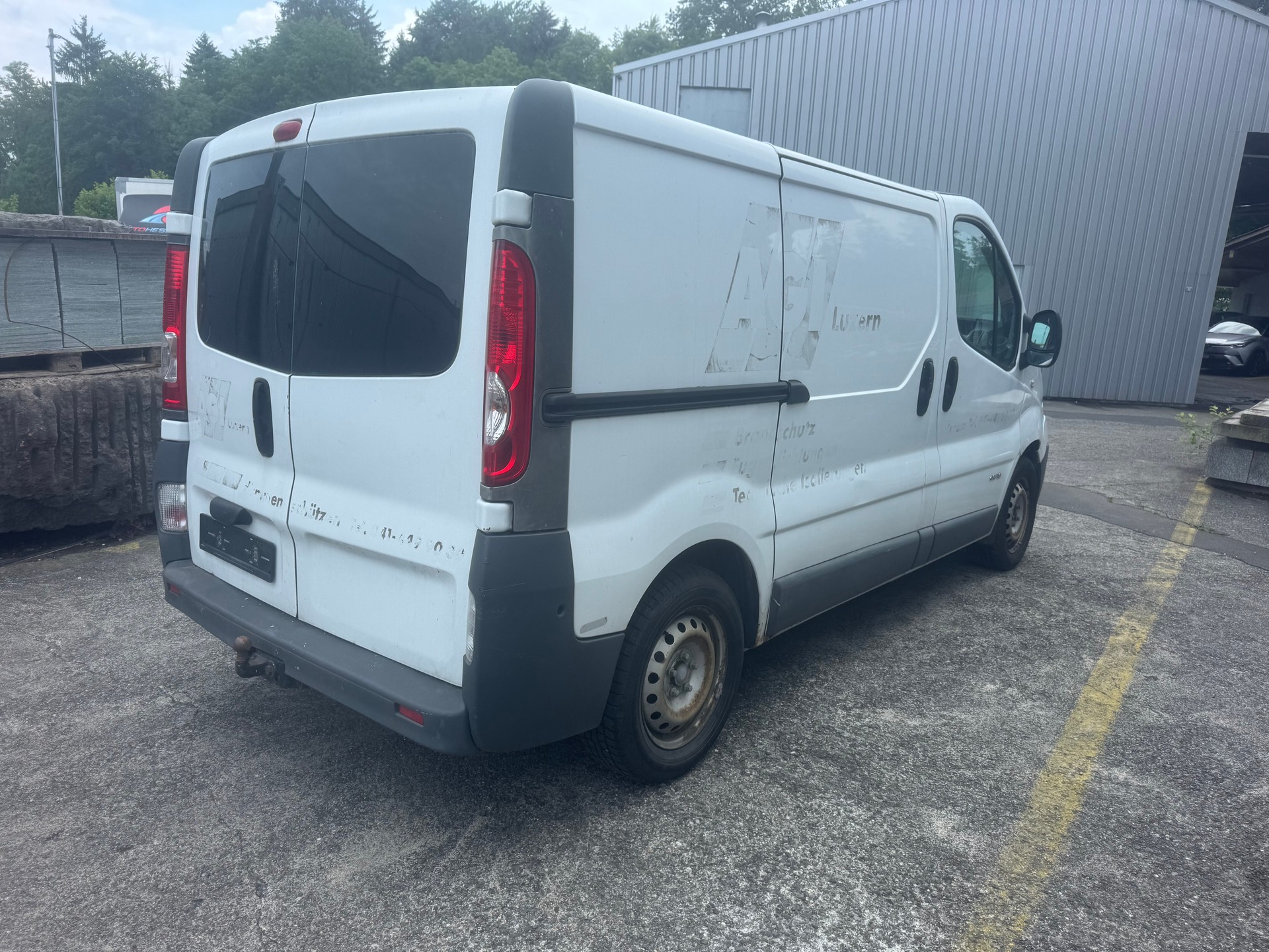 RENAULT Trafic 2.5 dCi 115 2.9t L1H1-image-4