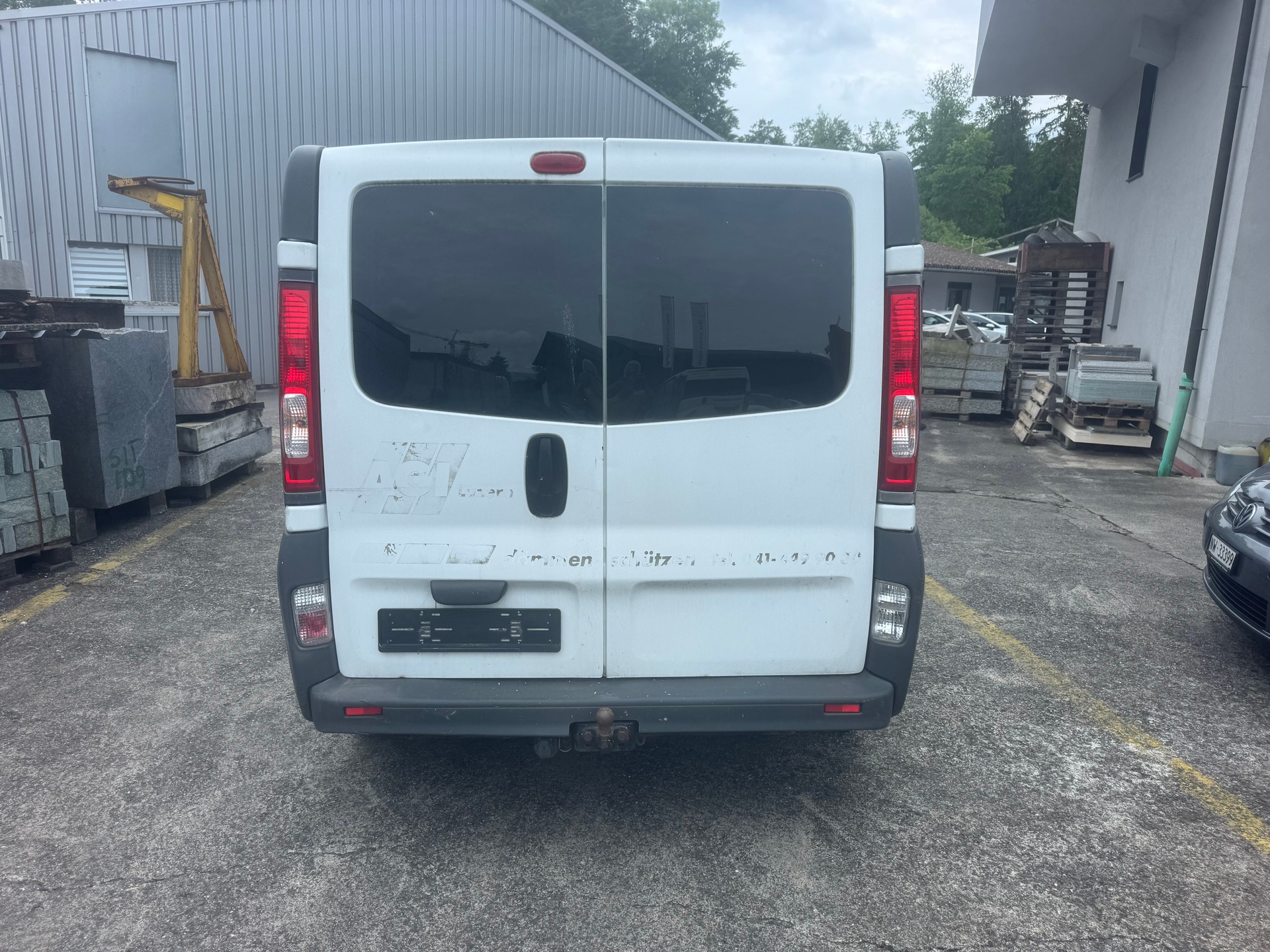 RENAULT Trafic 2.5 dCi 115 2.9t L1H1-image-1