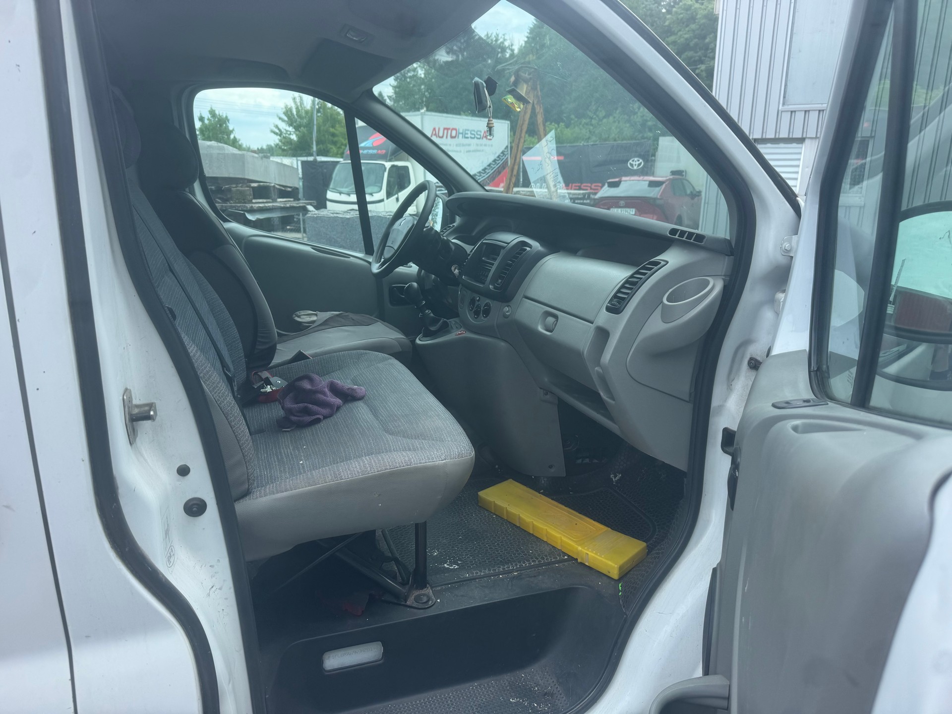 RENAULT Trafic 2.5 dCi 115 2.9t L1H1-image-6