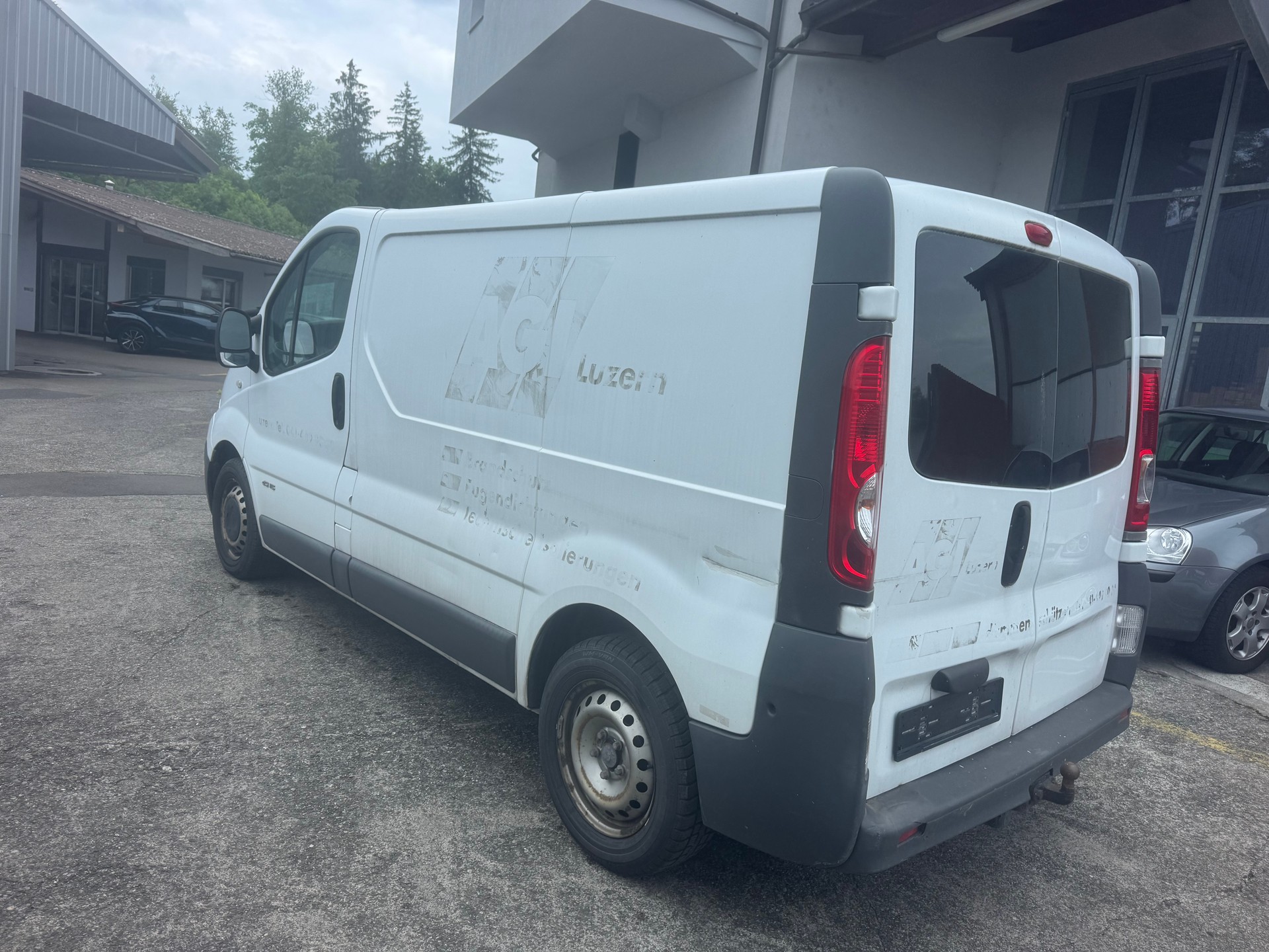 RENAULT Trafic 2.5 dCi 115 2.9t L1H1-image-5