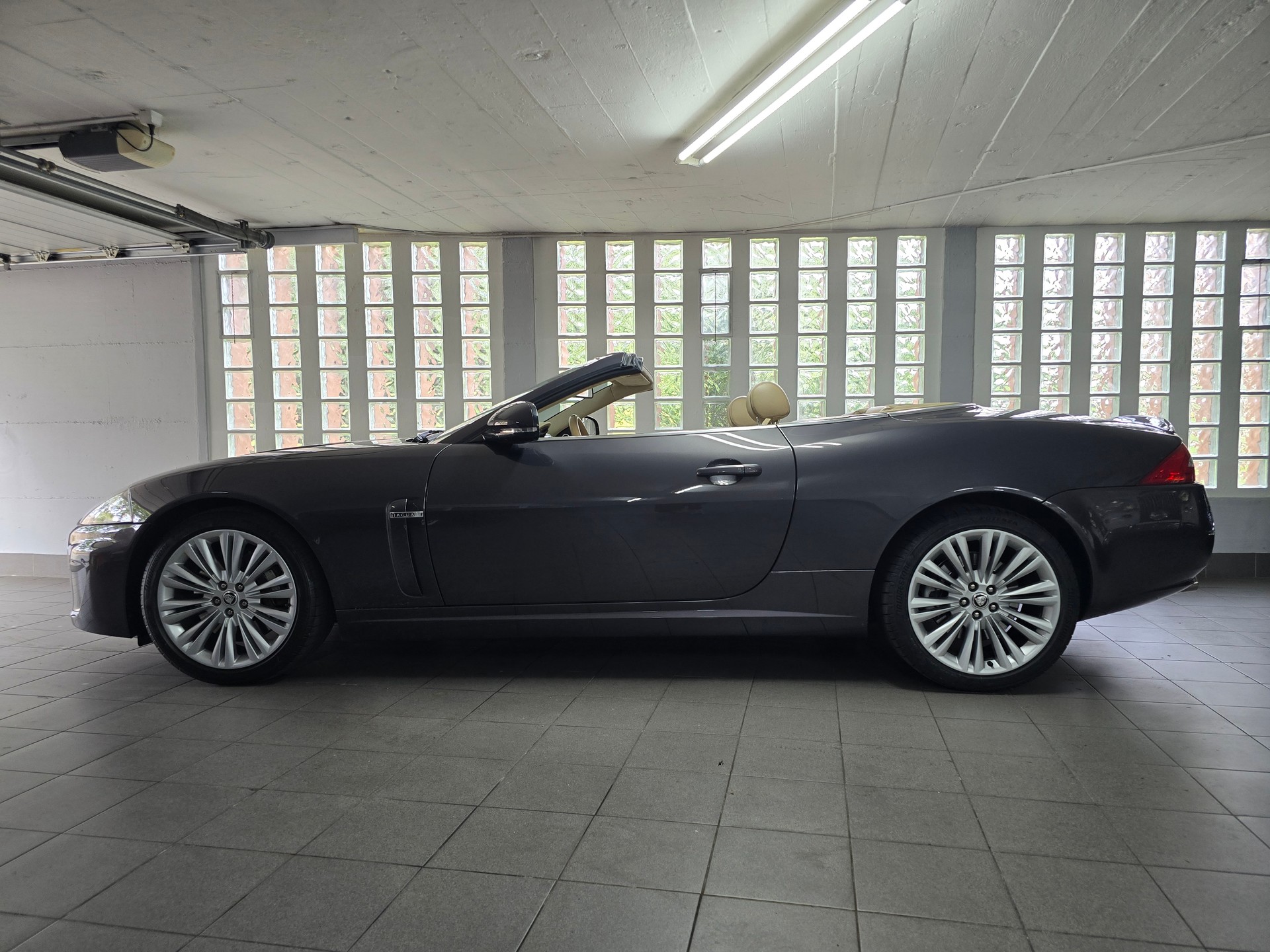 JAGUAR XK 5.0 V8 Portfolio Cabriolet-image-15