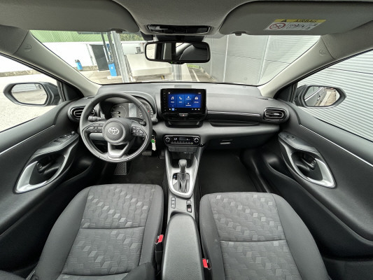 TOYOTA Yaris 1.5 Comfort e-CVT-image-5