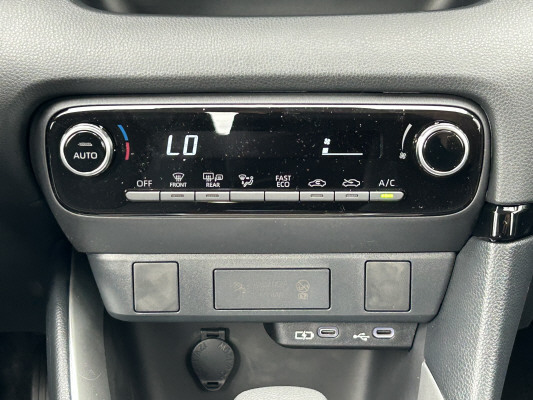TOYOTA Yaris 1.5 Comfort e-CVT-image-9