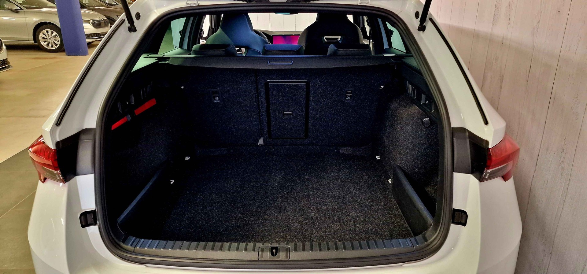SKODA Octavia Combi 1.5 TSI mHEV DSG Sport Line-image-18