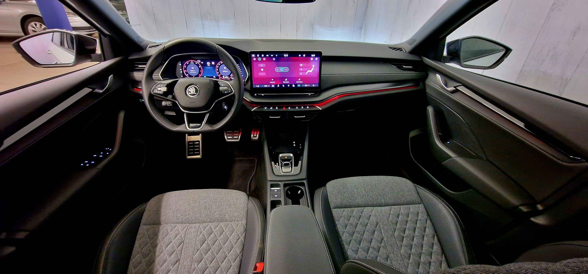 SKODA Octavia Combi 1.5 TSI mHEV DSG Sport Line-image-14
