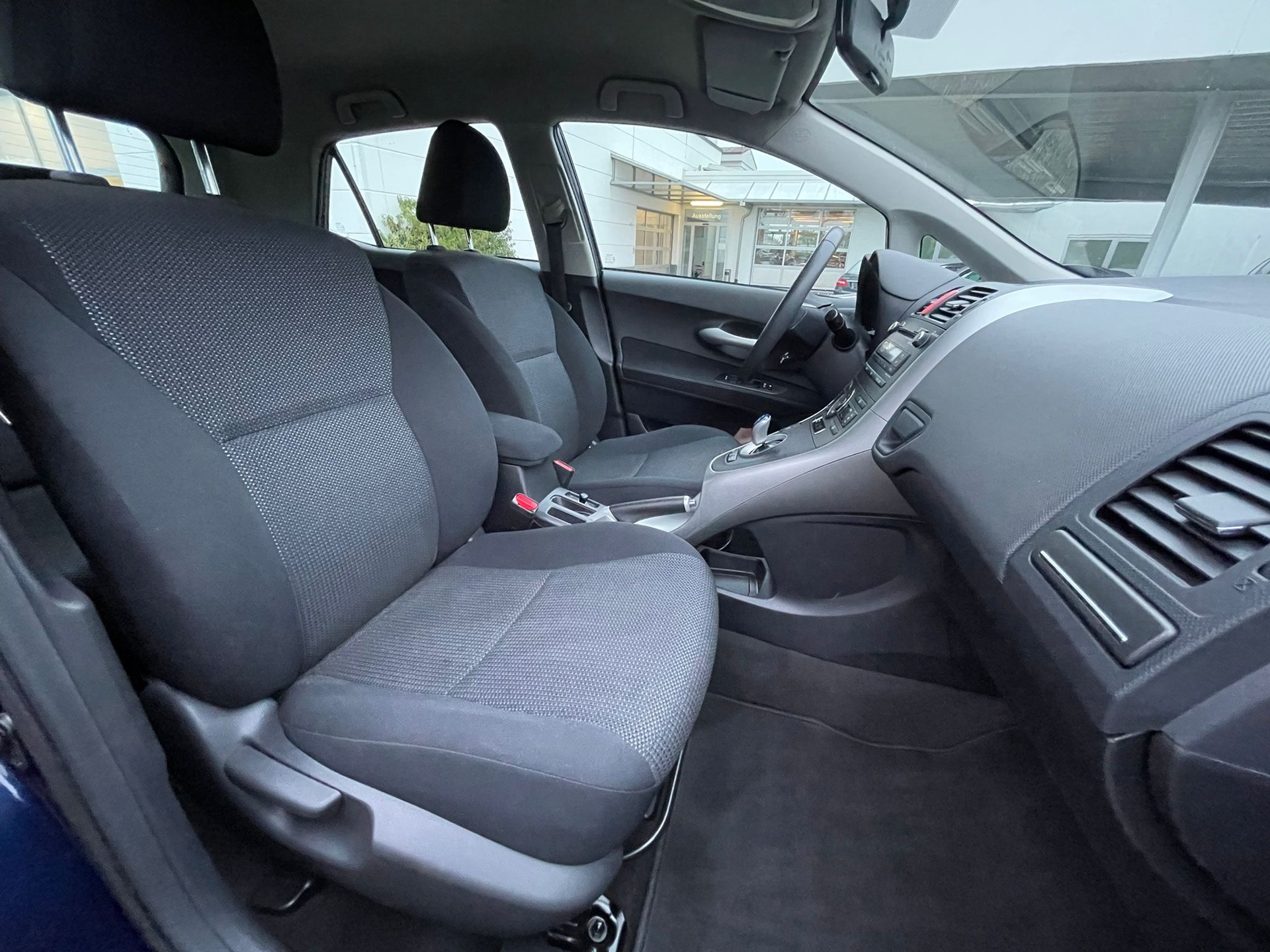 TOYOTA Auris 1.8 16V HSD Linea Luna-image-11