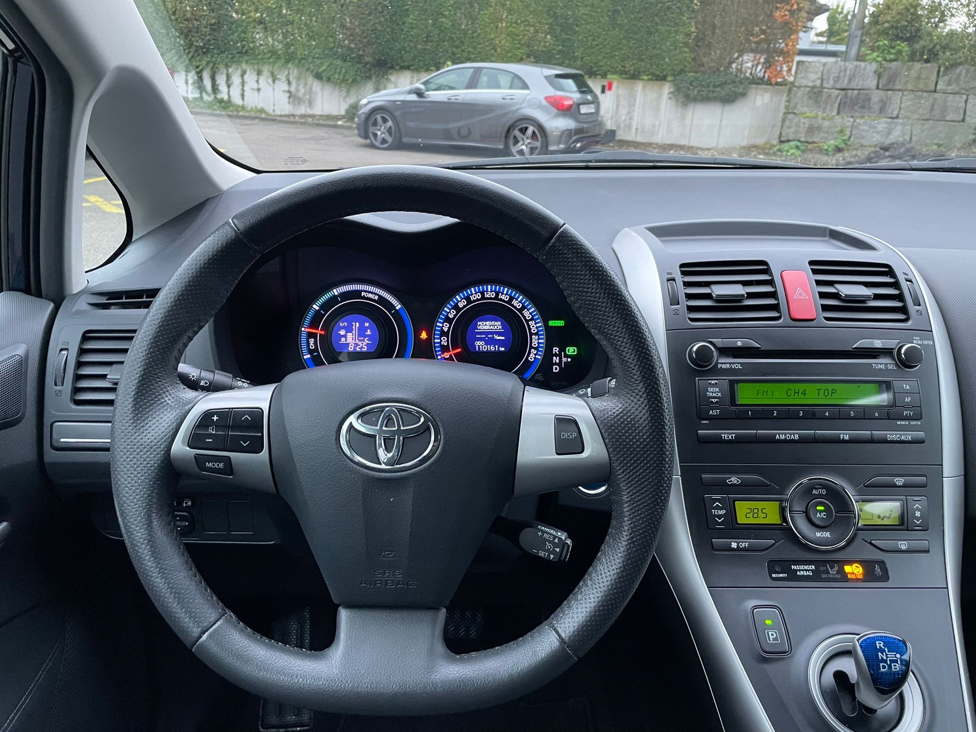 TOYOTA Auris 1.8 16V HSD Linea Luna-image-14