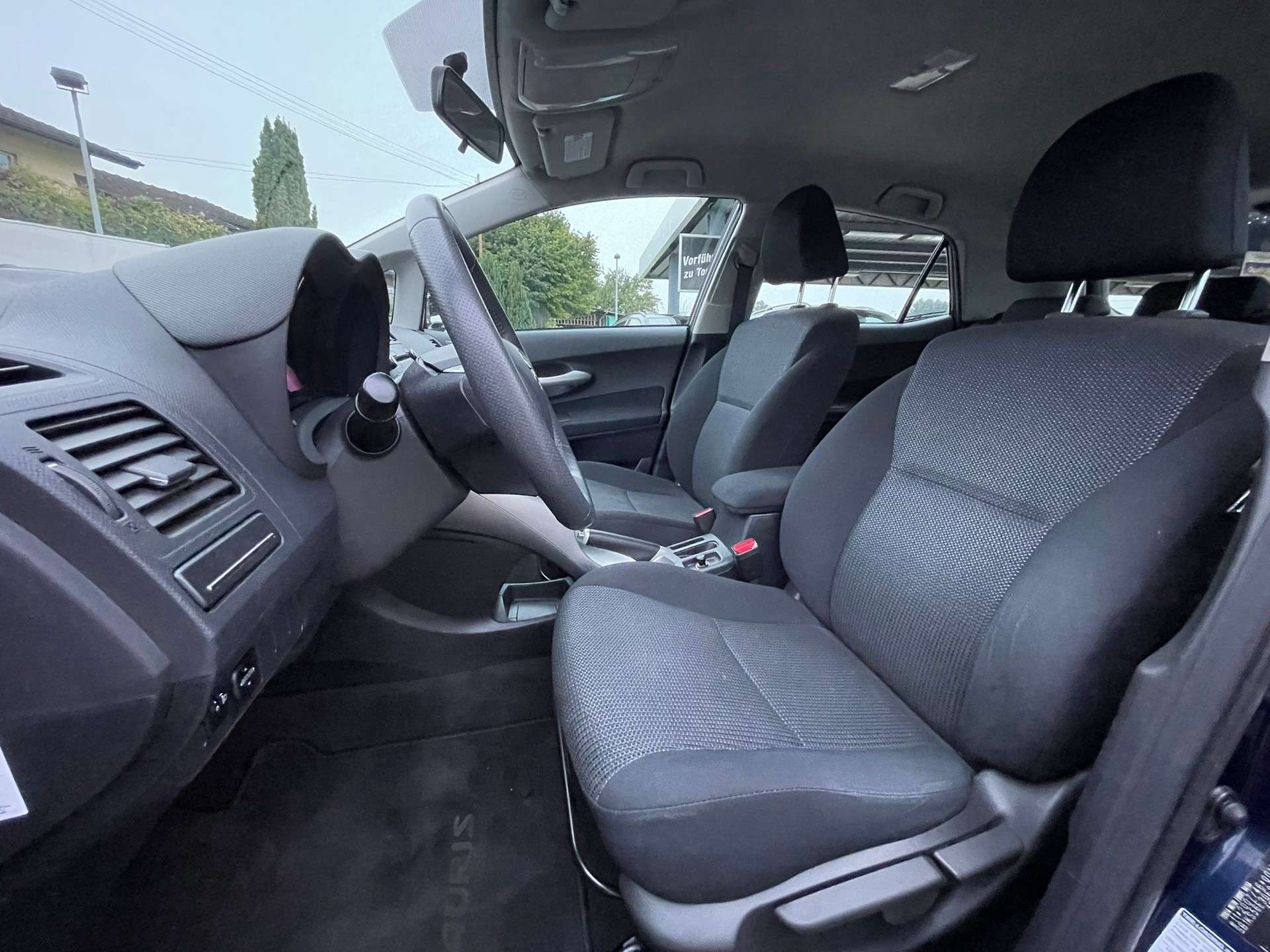TOYOTA Auris 1.8 16V HSD Linea Luna-image-9