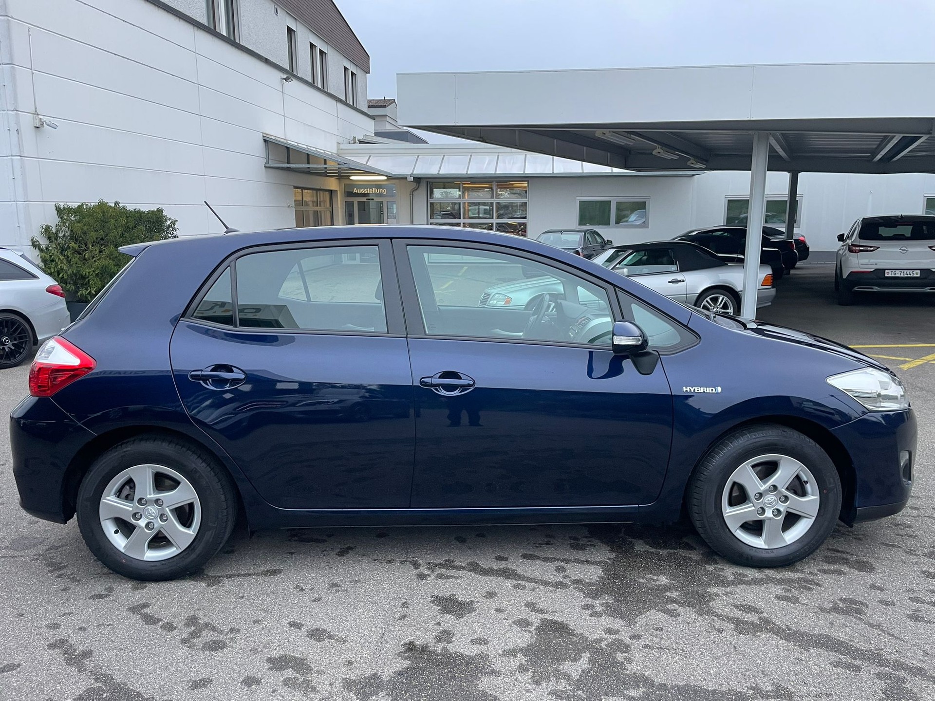 TOYOTA Auris 1.8 16V HSD Linea Luna-image-3