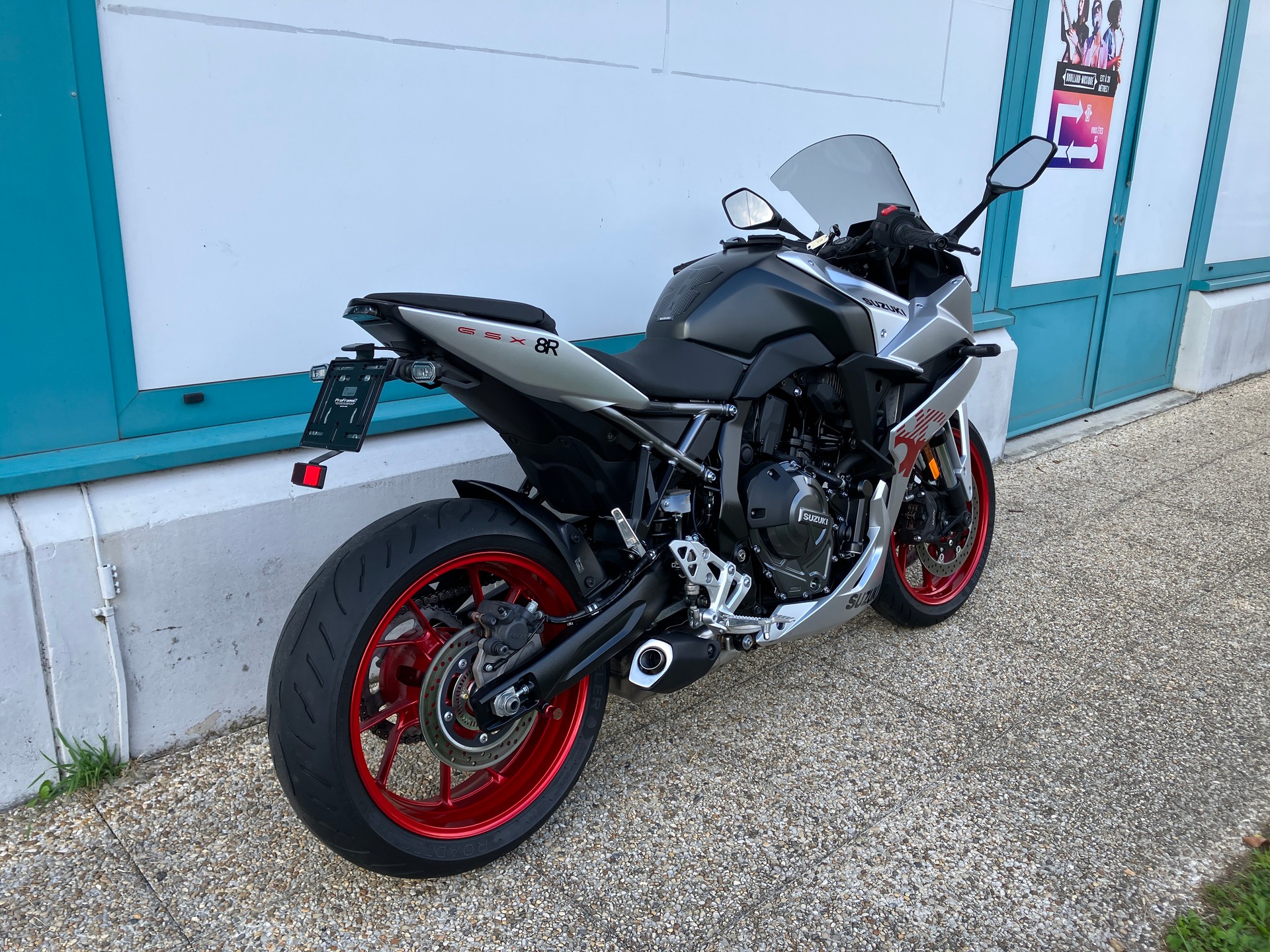 SUZUKI GSX 8 R-showroom-element-2