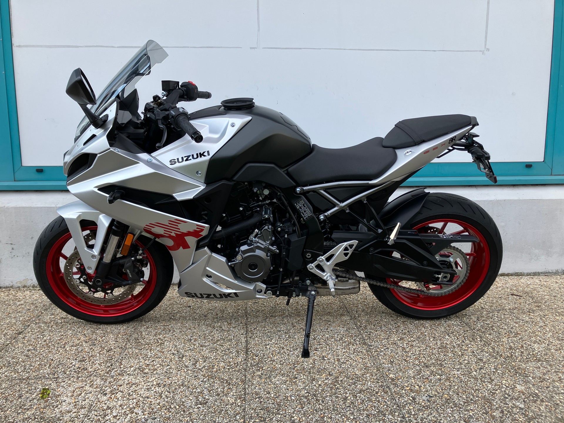 SUZUKI GSX 8 R-showroom-element-3