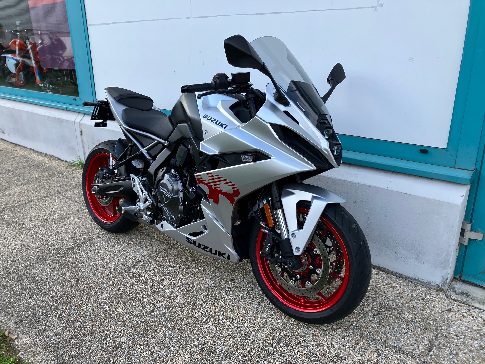 SUZUKI GSX 8 R-showroom-element-1