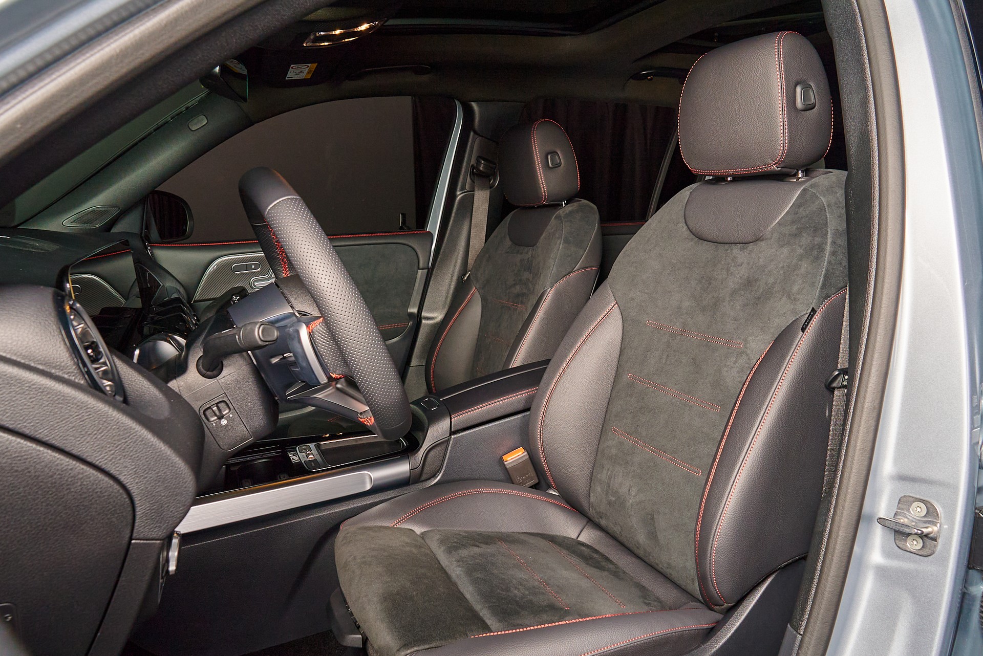 MERCEDES-BENZ GLB 250 4Matic 8G-Tronic-image-11