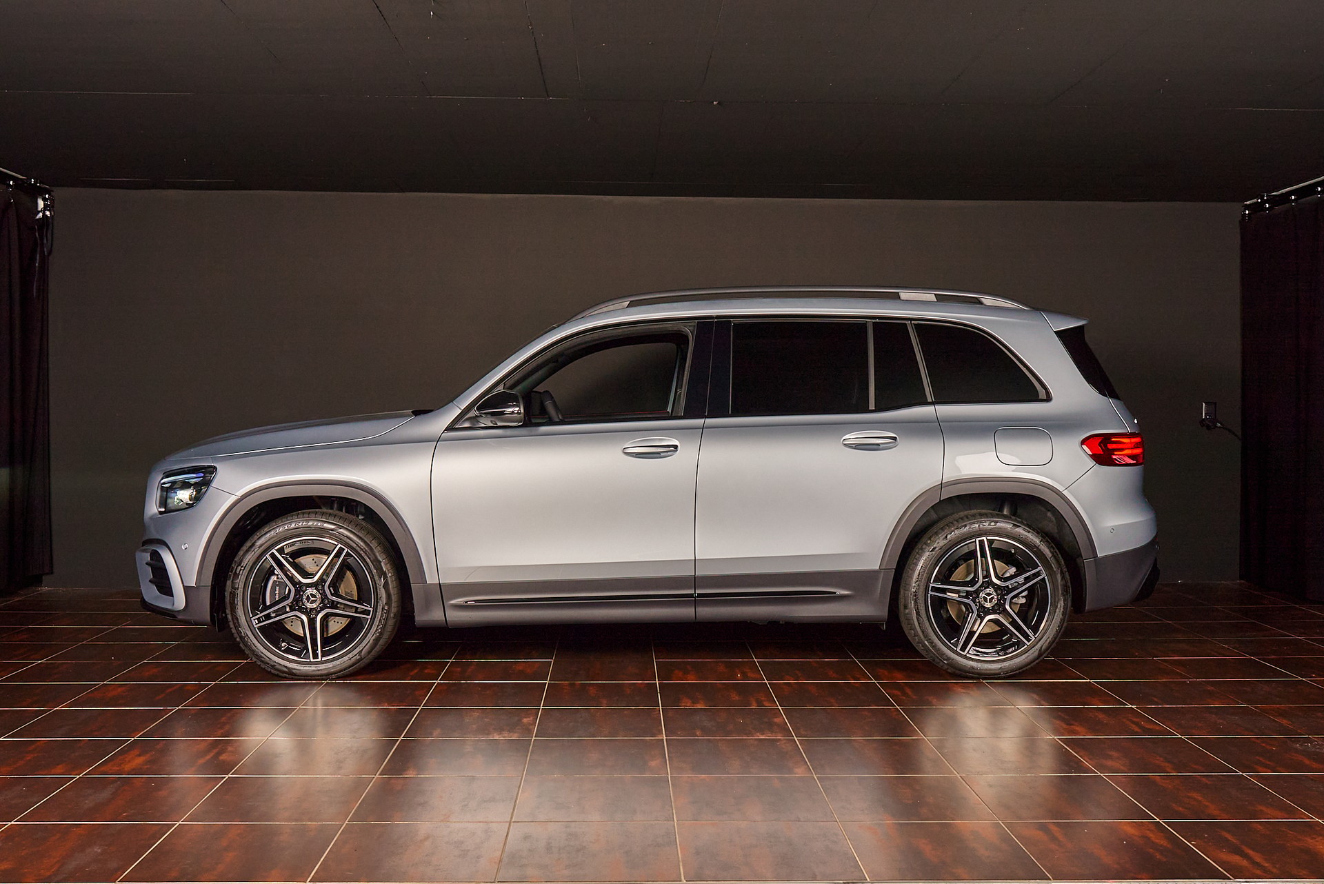 MERCEDES-BENZ GLB 250 4Matic 8G-Tronic-image-2