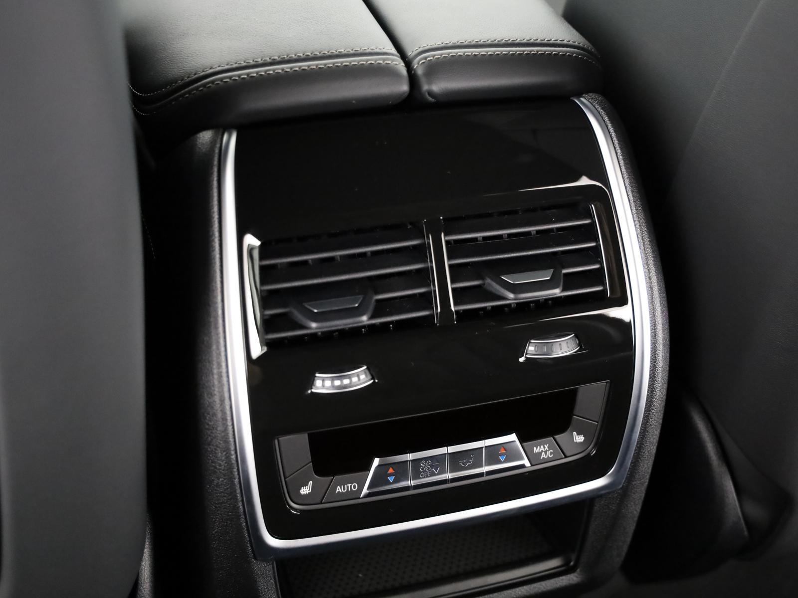 BMW X7 xDrive 48V 40d M Sport Pro Steptronic-image-17