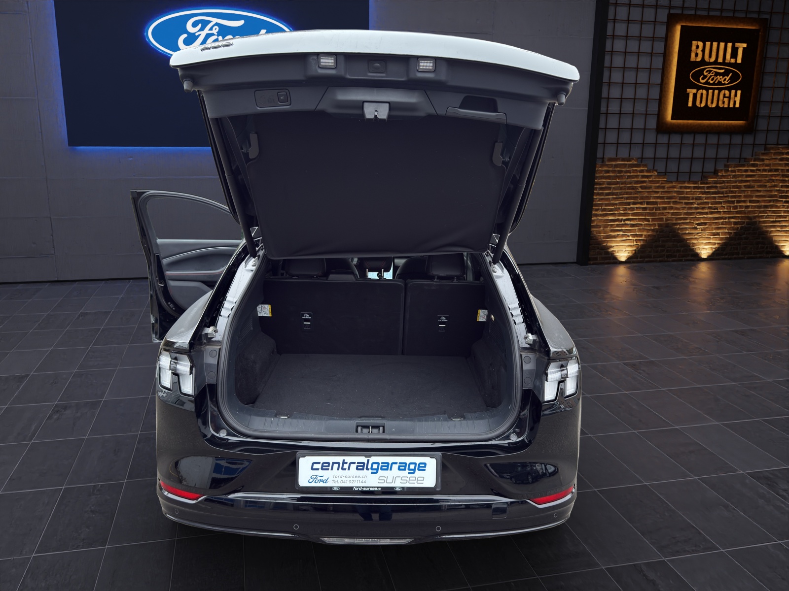 FORD Mustang Mach-E Extended Range 99 kWh 371 PS AWD 4x4 AUTOMAT-image-13
