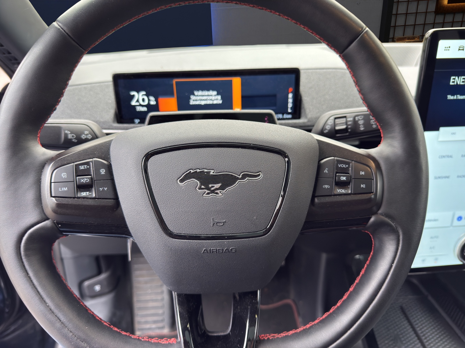 FORD Mustang Mach-E Extended Range 99 kWh 371 PS AWD 4x4 AUTOMAT-image-9