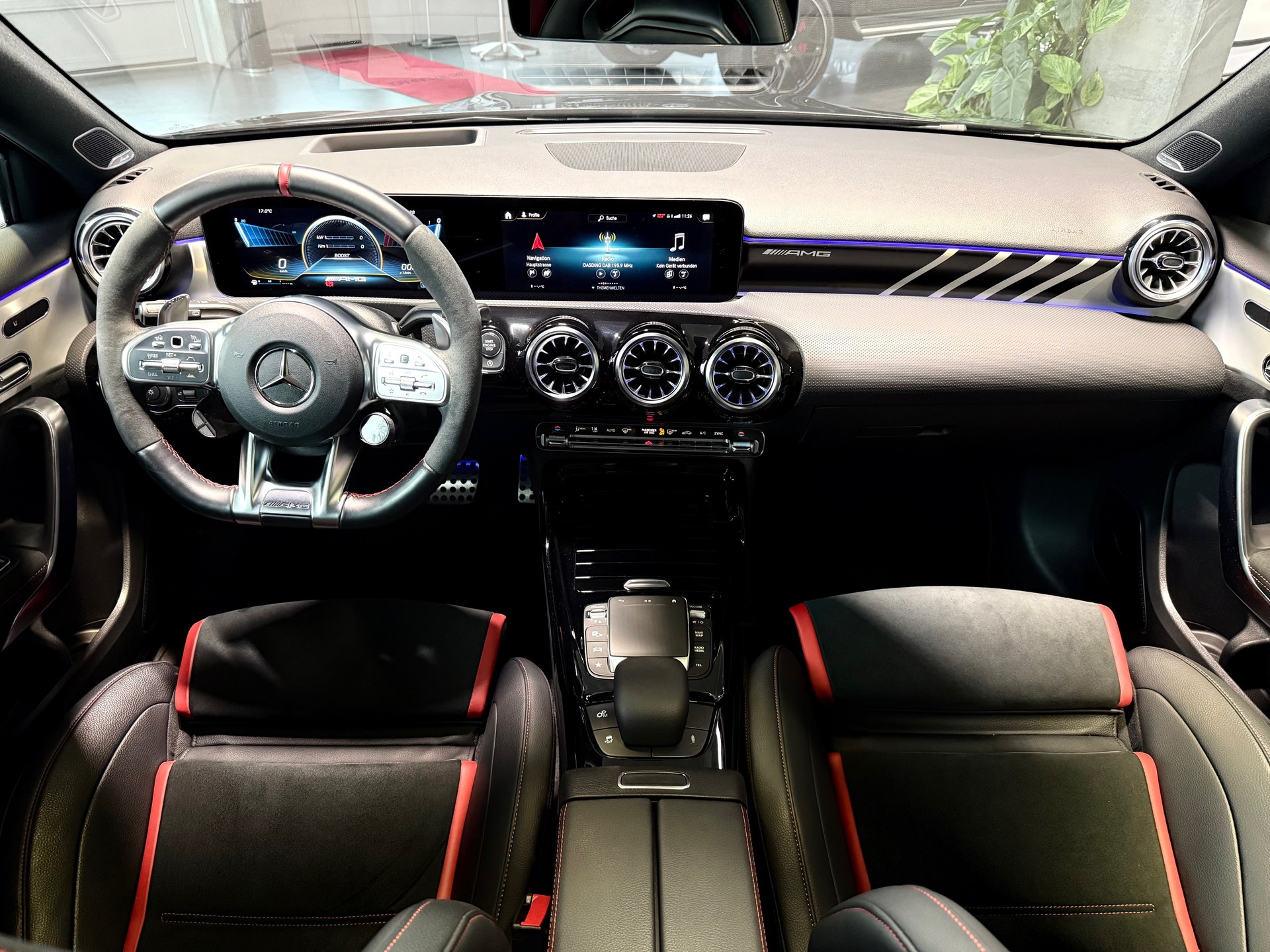 MERCEDES-BENZ A 45 S AMG 4Matic+ Speedshift-image-12