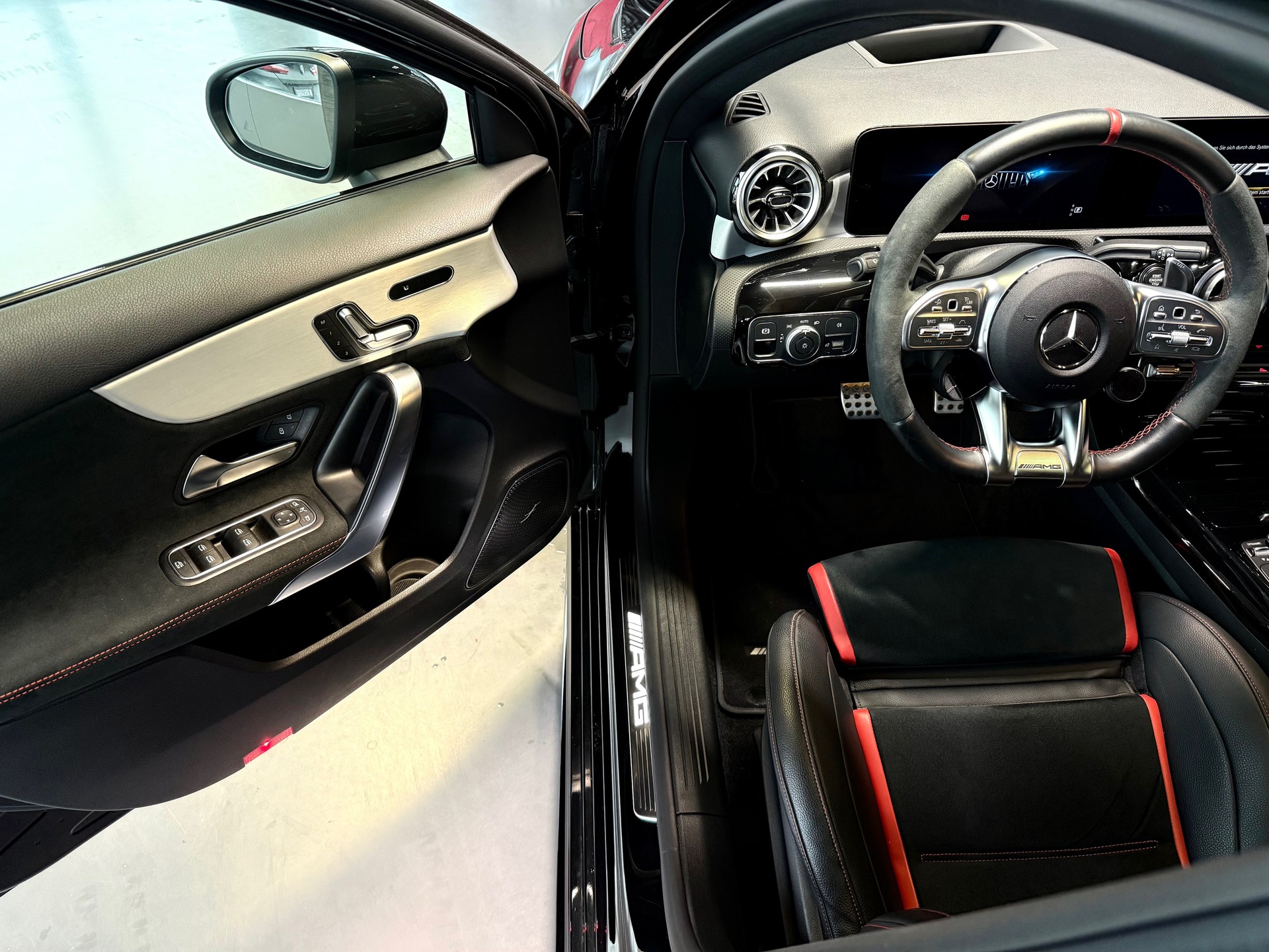 MERCEDES-BENZ A 45 S AMG 4Matic+ Speedshift-image-8