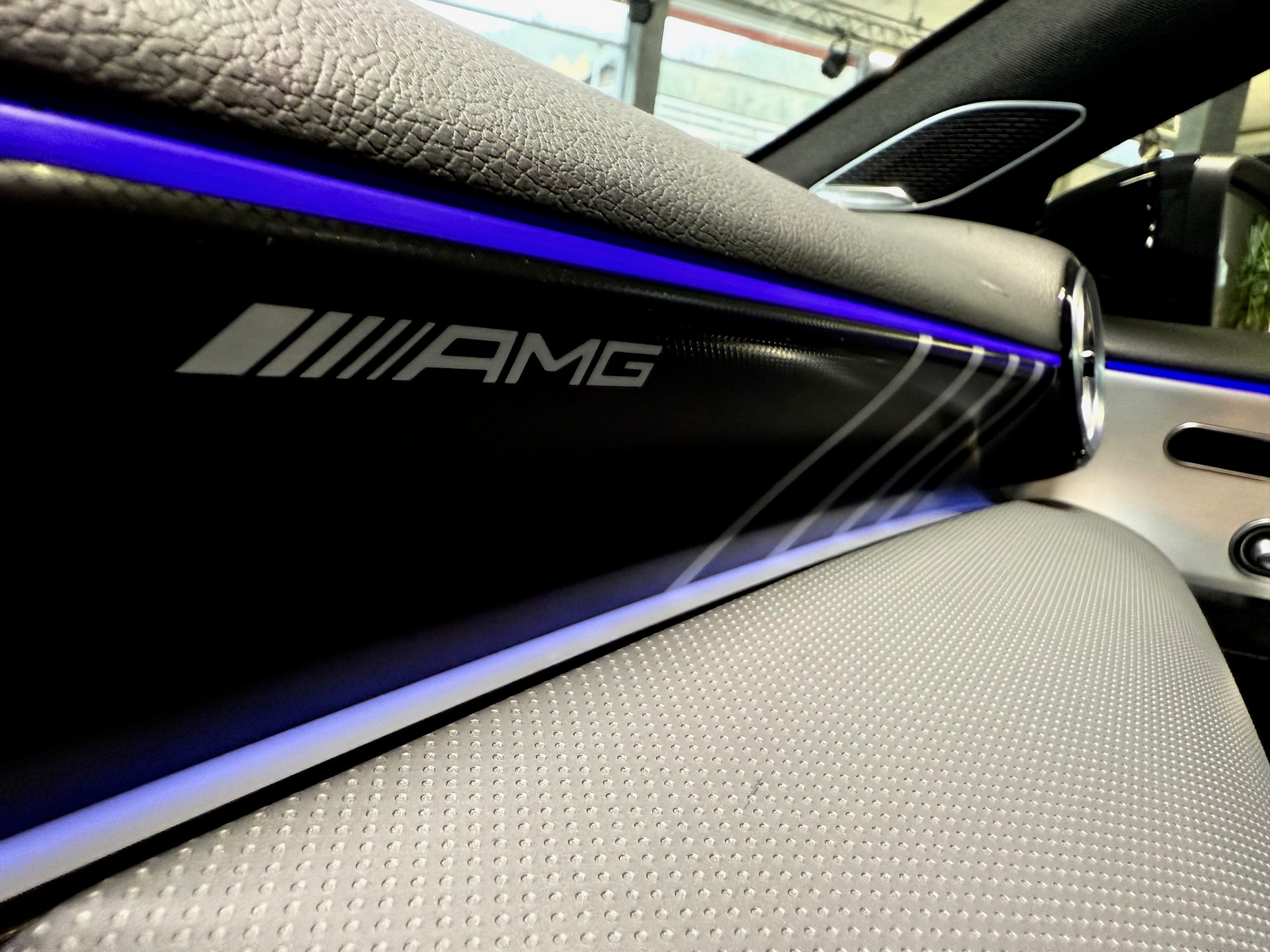 MERCEDES-BENZ A 45 S AMG 4Matic+ Speedshift-image-16