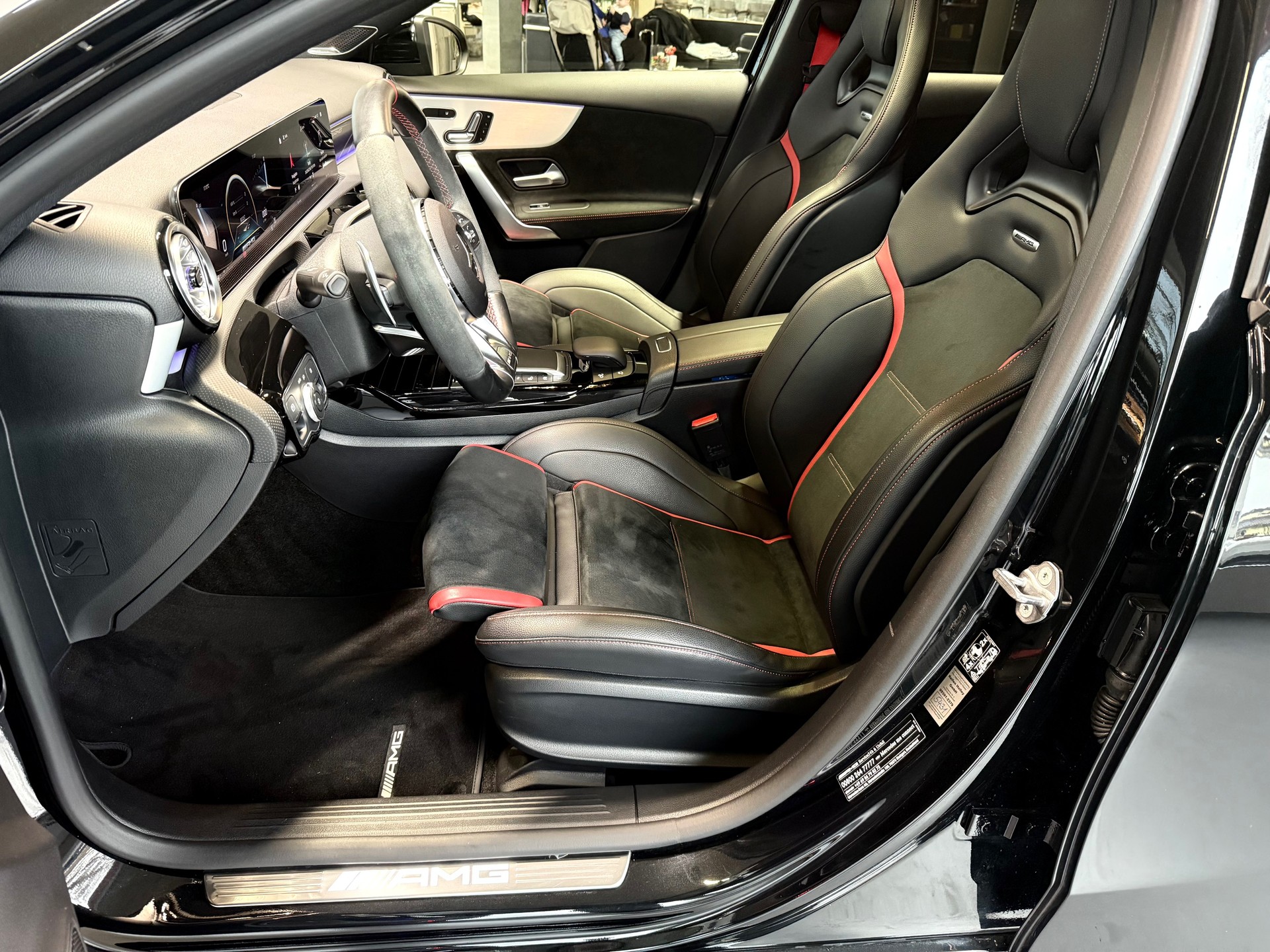 MERCEDES-BENZ A 45 S AMG 4Matic+ Speedshift-image-14