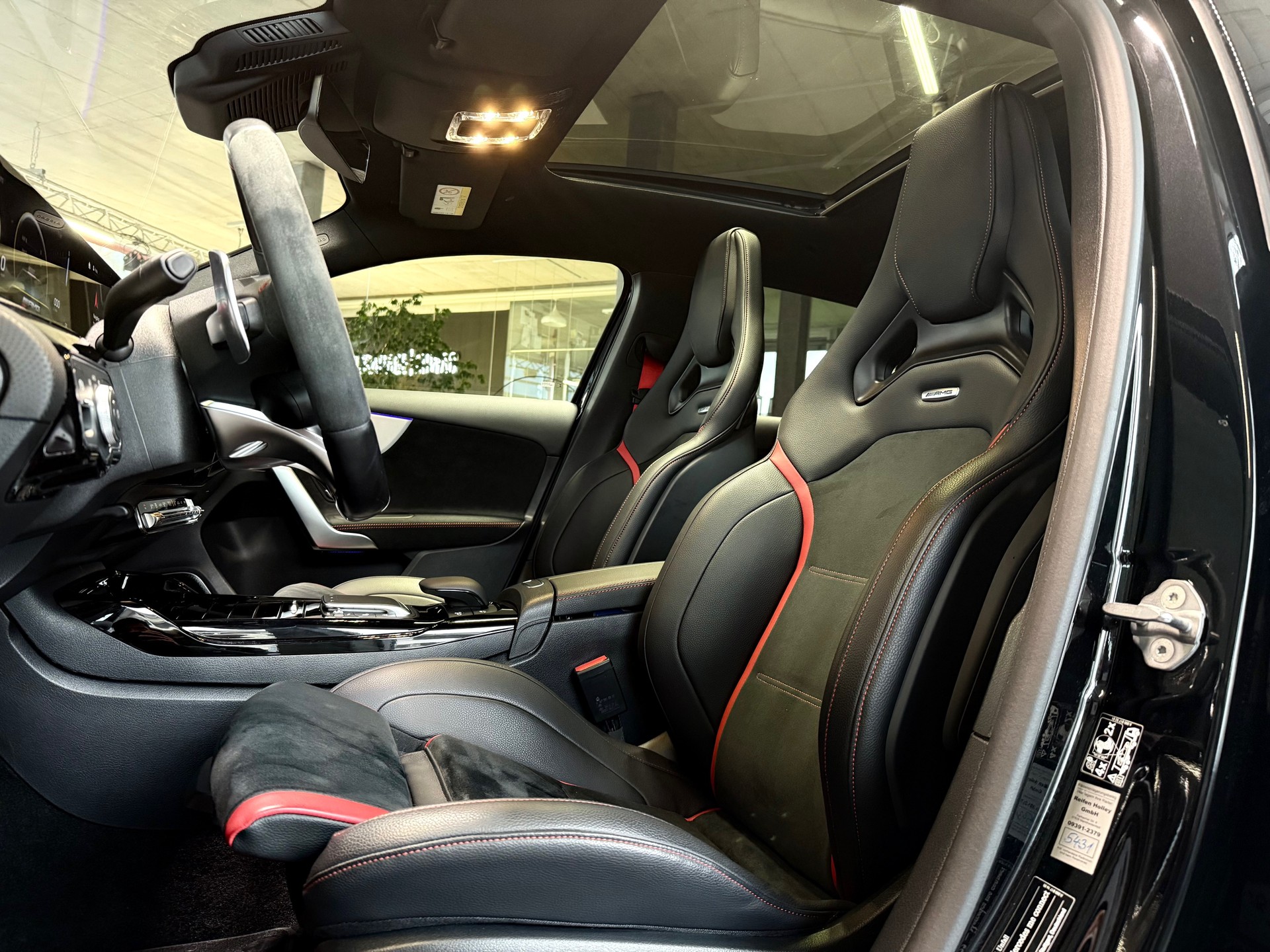 MERCEDES-BENZ A 45 S AMG 4Matic+ Speedshift-image-15