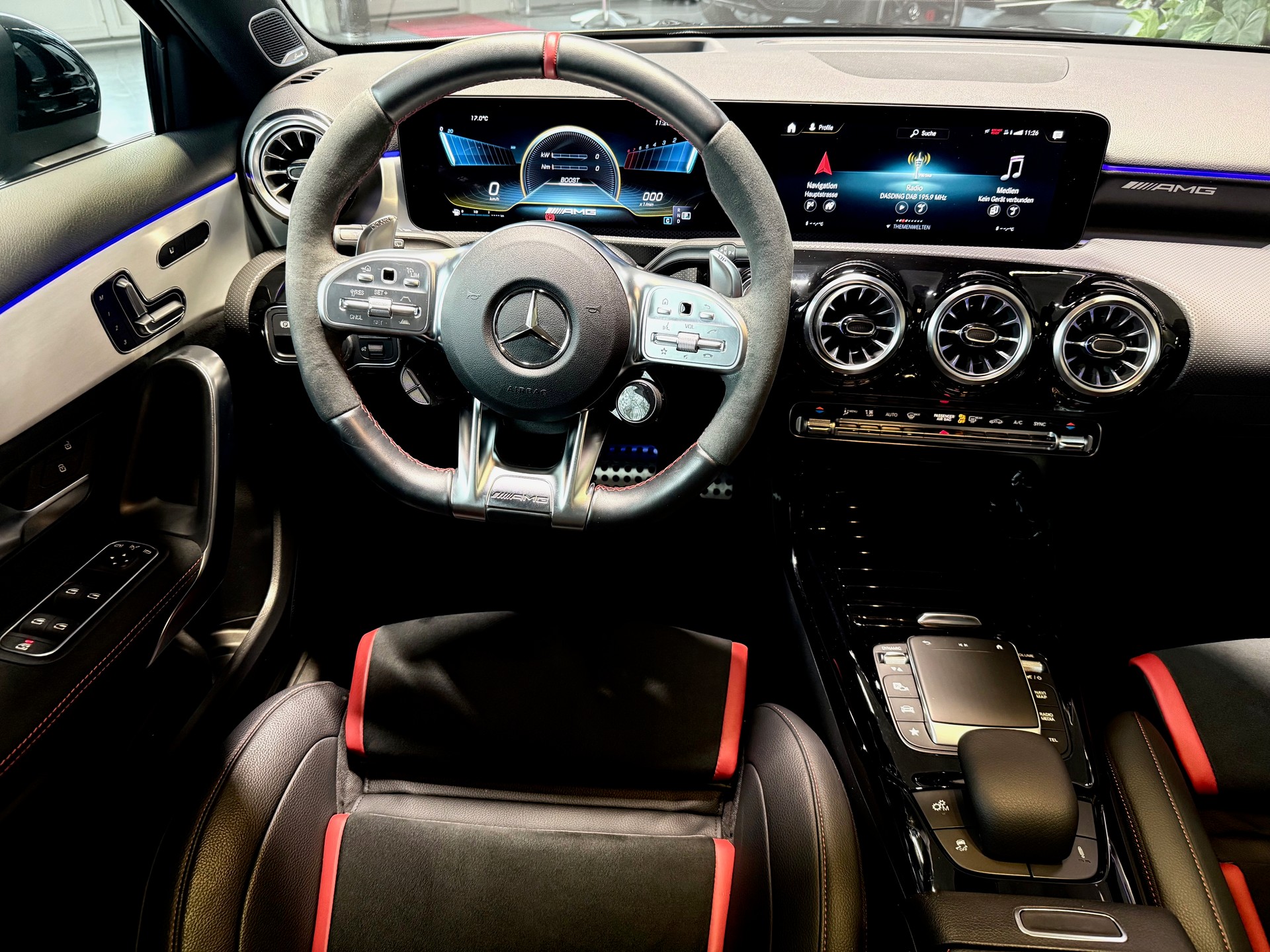 MERCEDES-BENZ A 45 S AMG 4Matic+ Speedshift-image-11