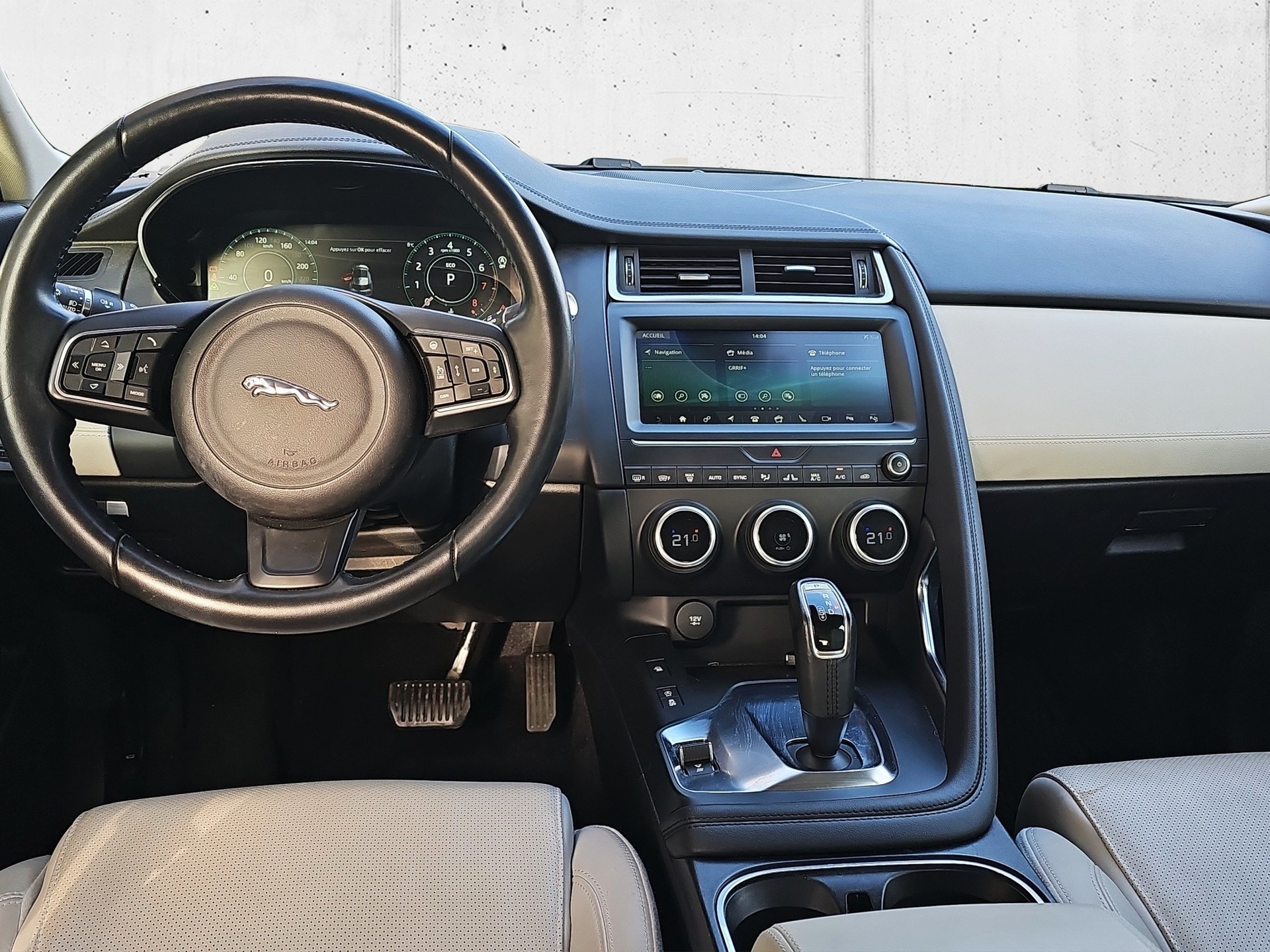 JAGUAR E-Pace 2.0 P250 HSE AWD Automatik-image-13