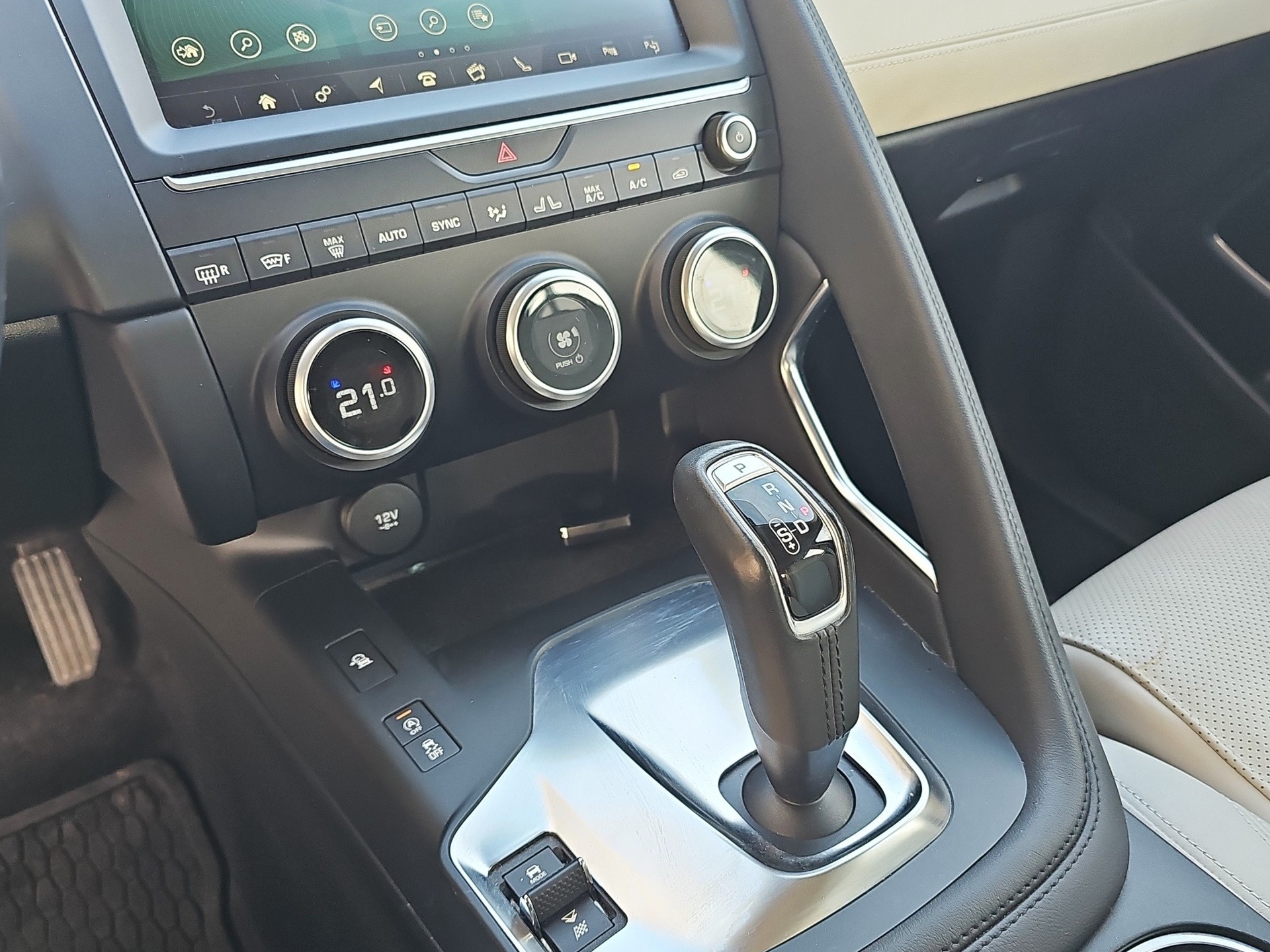 JAGUAR E-Pace 2.0 P250 HSE AWD Automatik-image-21