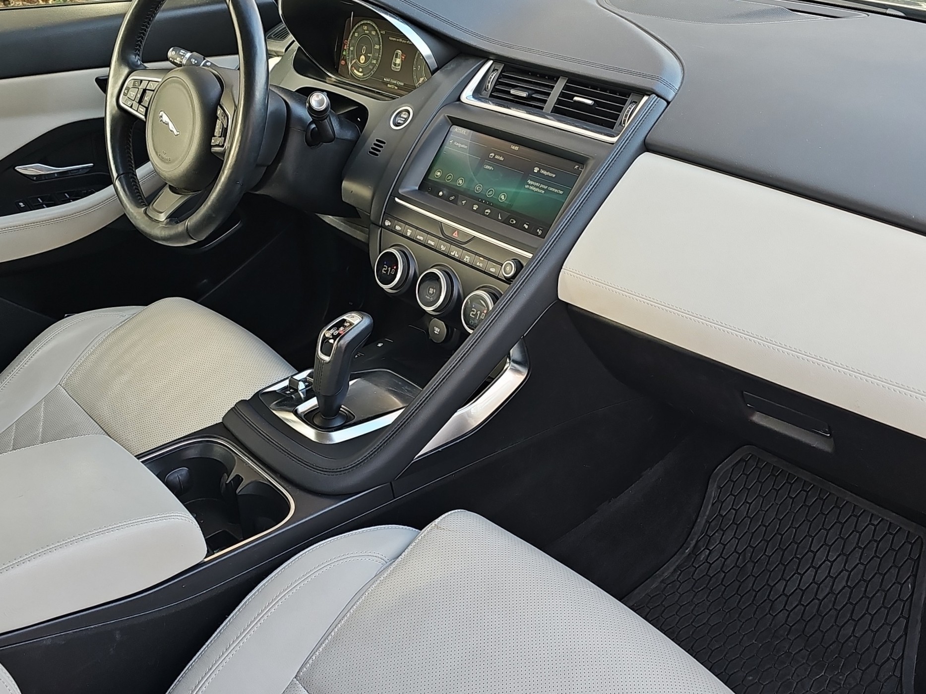 JAGUAR E-Pace 2.0 P250 HSE AWD Automatik-image-23