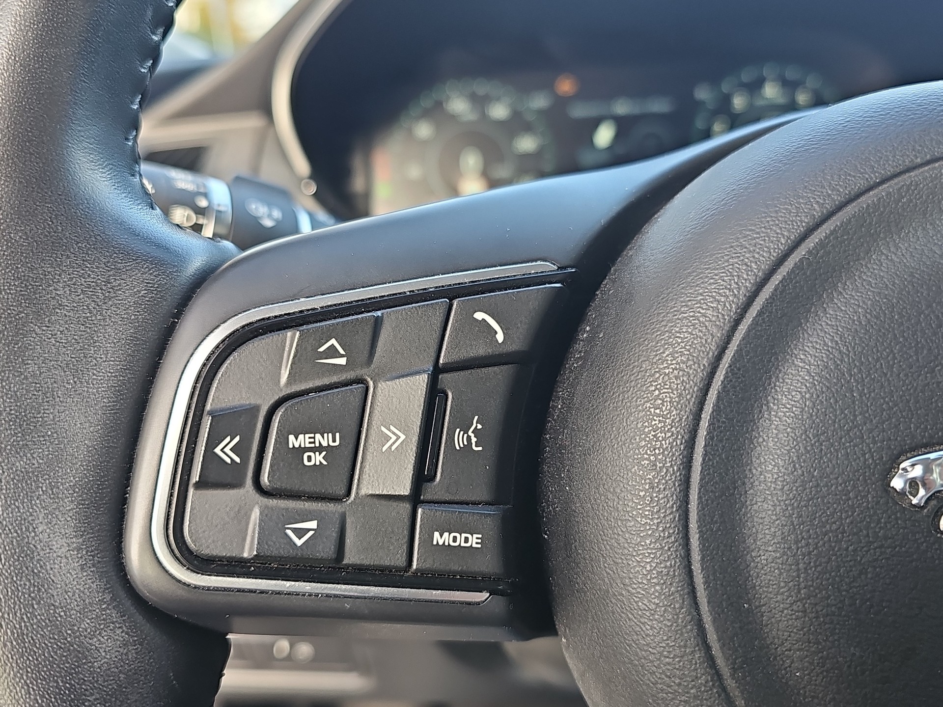JAGUAR E-Pace 2.0 P250 HSE AWD Automatik-image-16