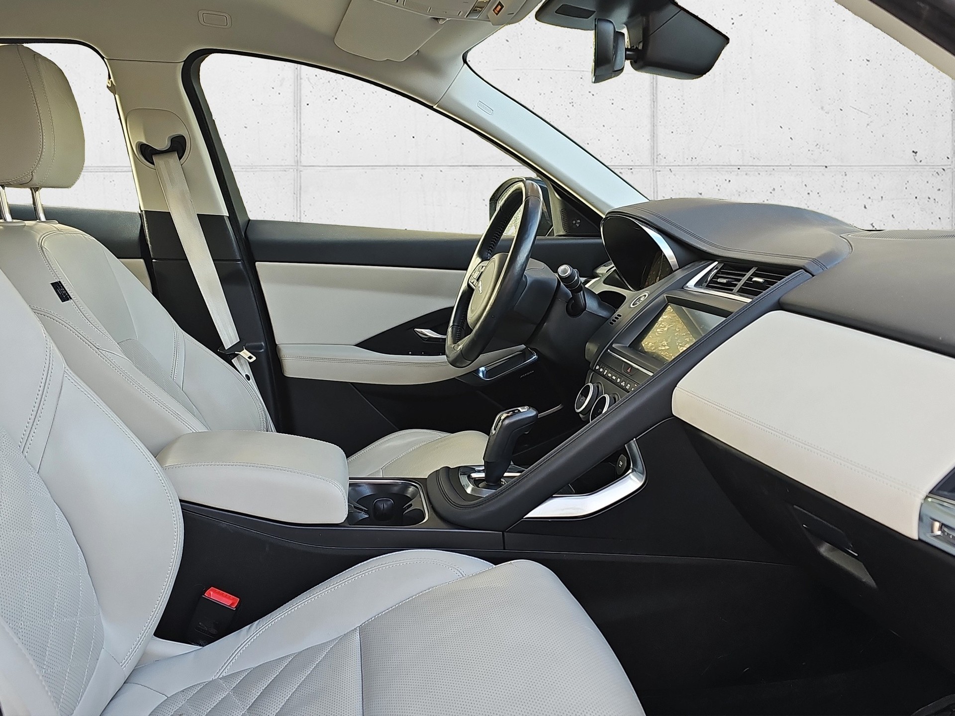 JAGUAR E-Pace 2.0 P250 HSE AWD Automatik-image-22