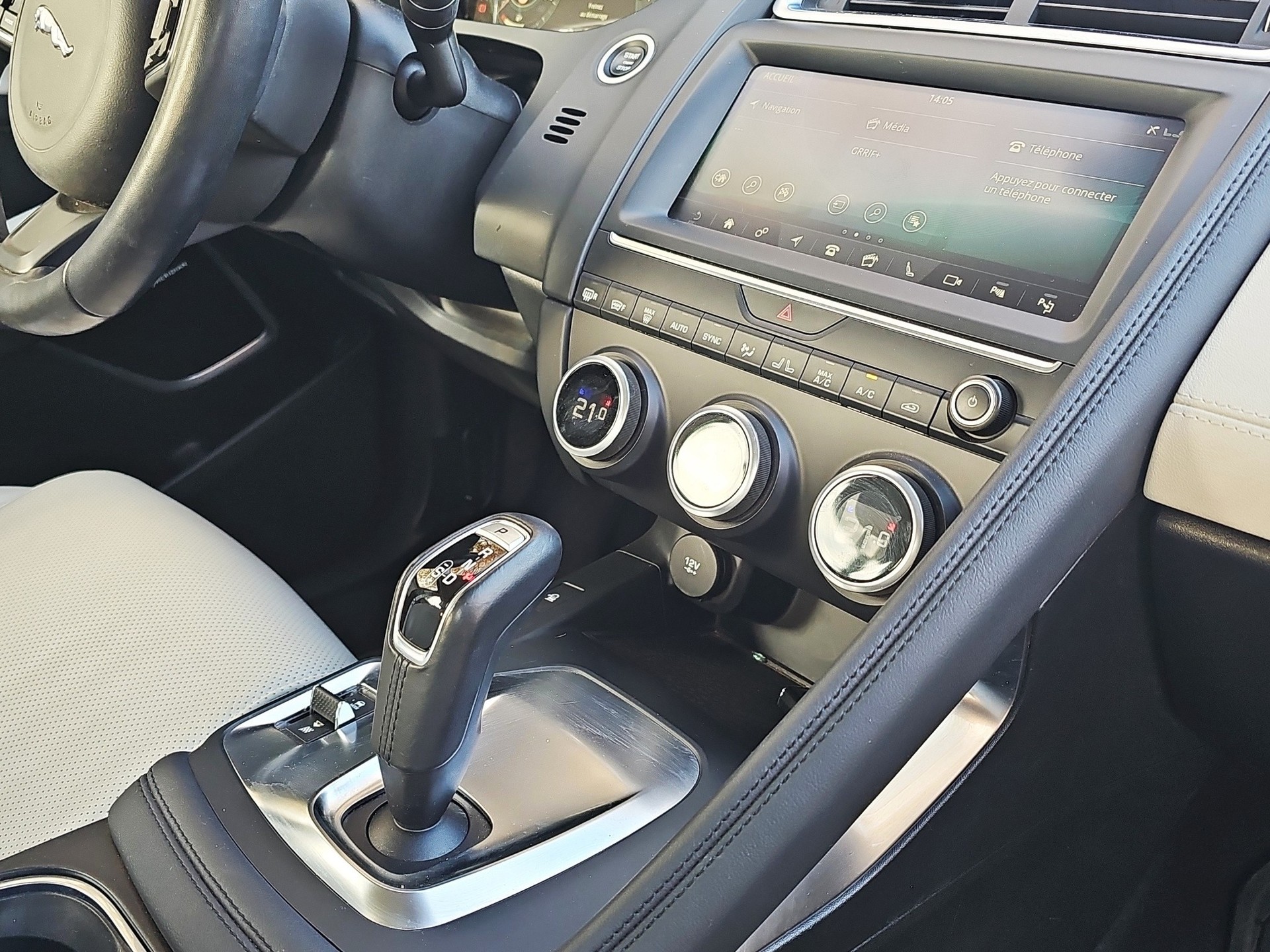 JAGUAR E-Pace 2.0 P250 HSE AWD Automatik-image-24