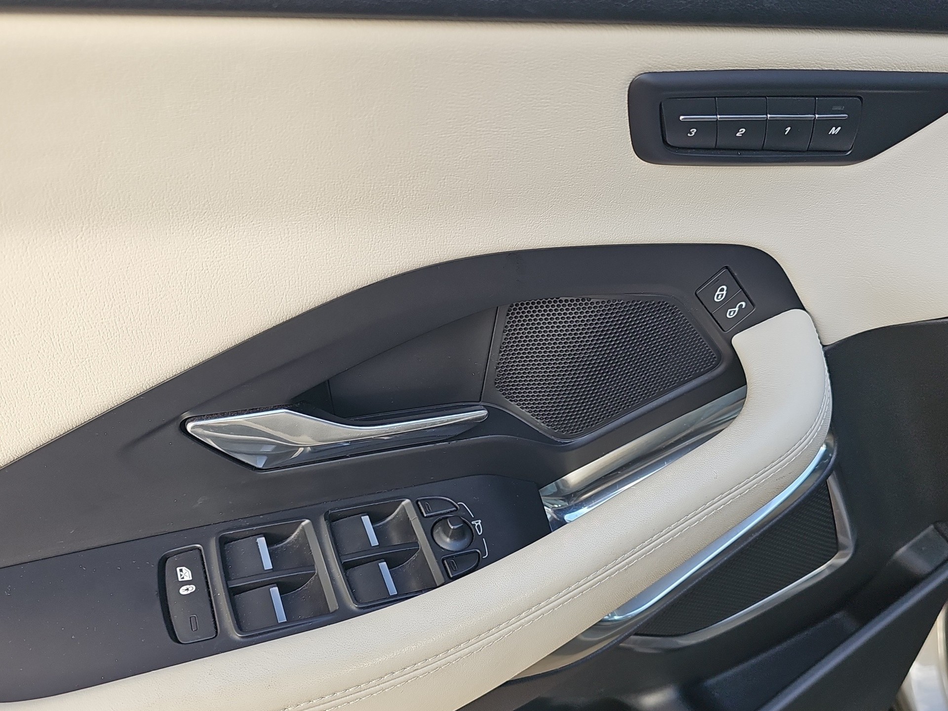 JAGUAR E-Pace 2.0 P250 HSE AWD Automatik-image-26