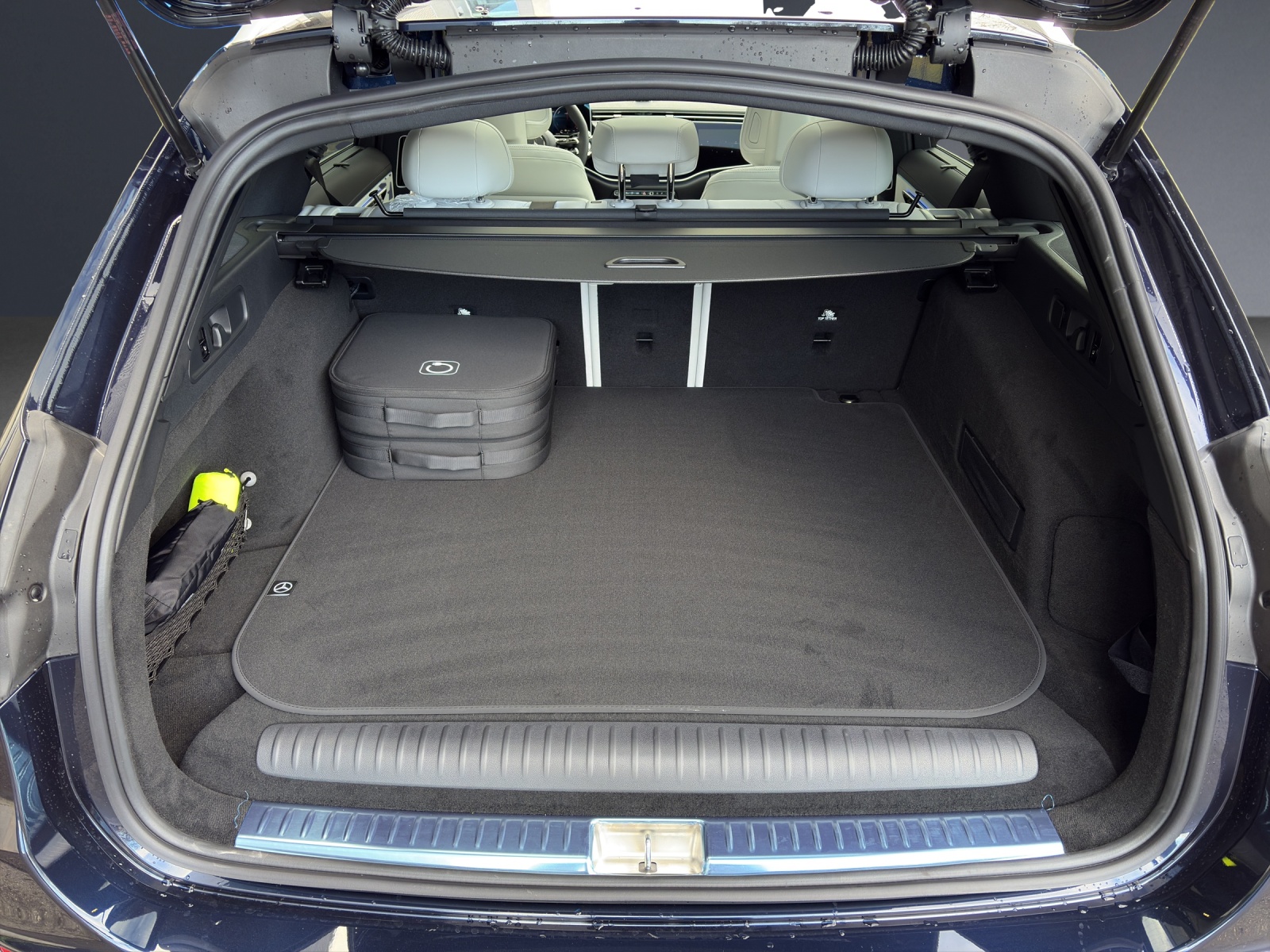 MERCEDES-BENZ E 300 de T 4Matic EQ Hybrid 9G-Tronic-image-5
