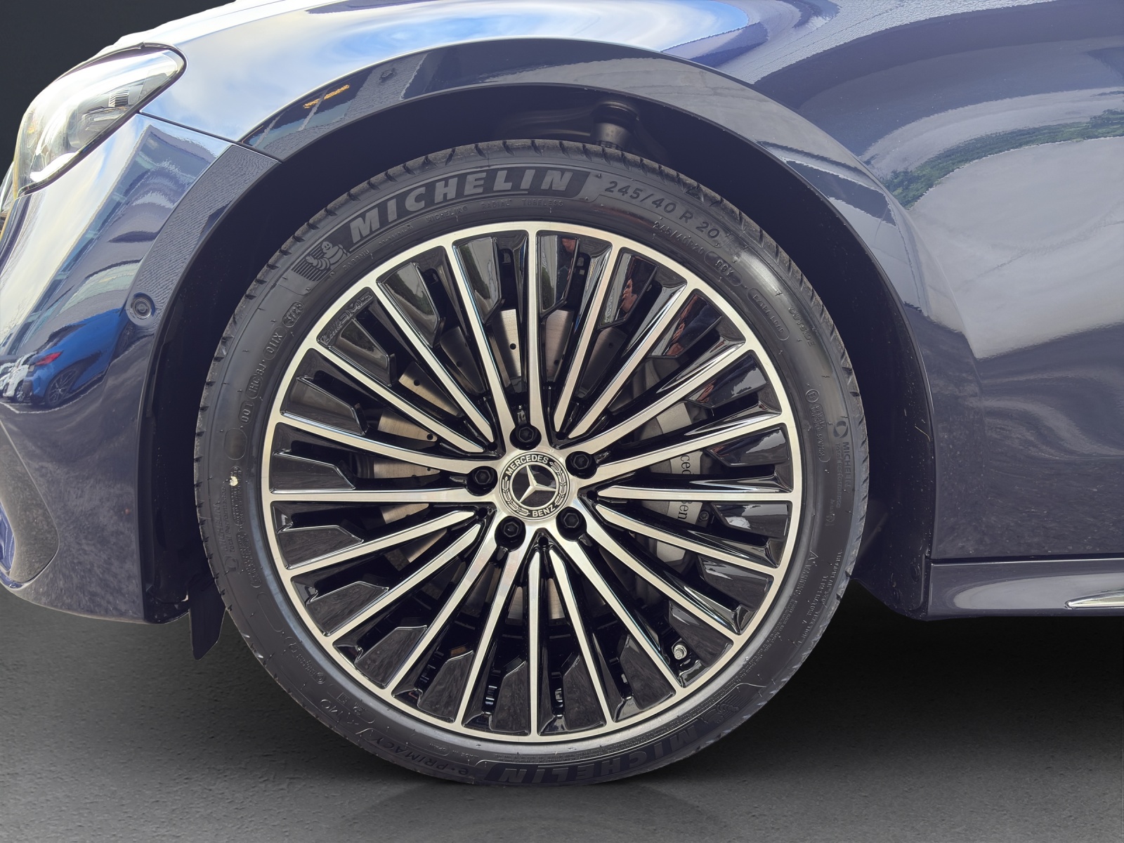 MERCEDES-BENZ E 300 de T 4Matic EQ Hybrid 9G-Tronic-image-9